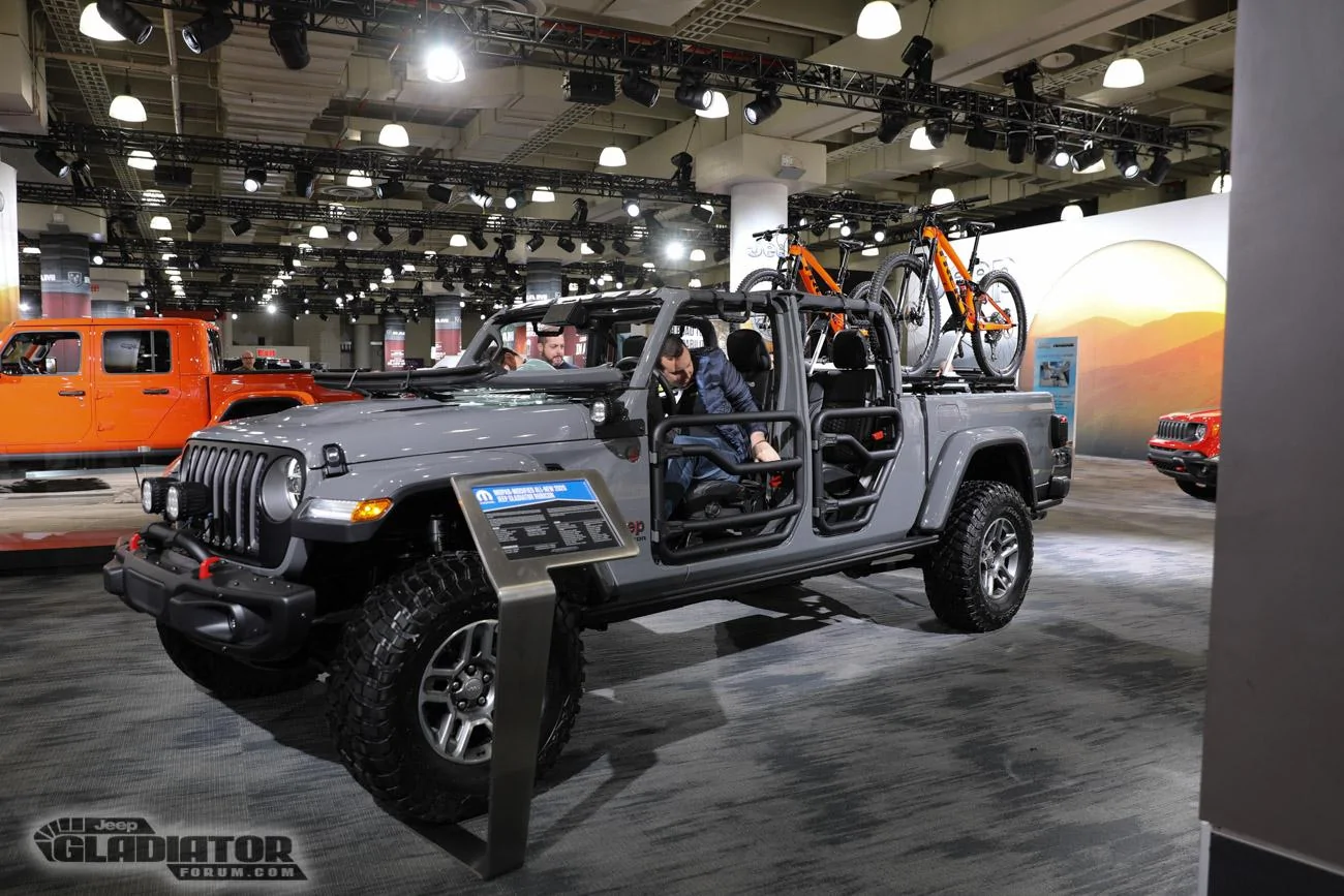 Jeep Gladiator 2019 NY Auto Show: Jeep Gladiators on Display A33A8427