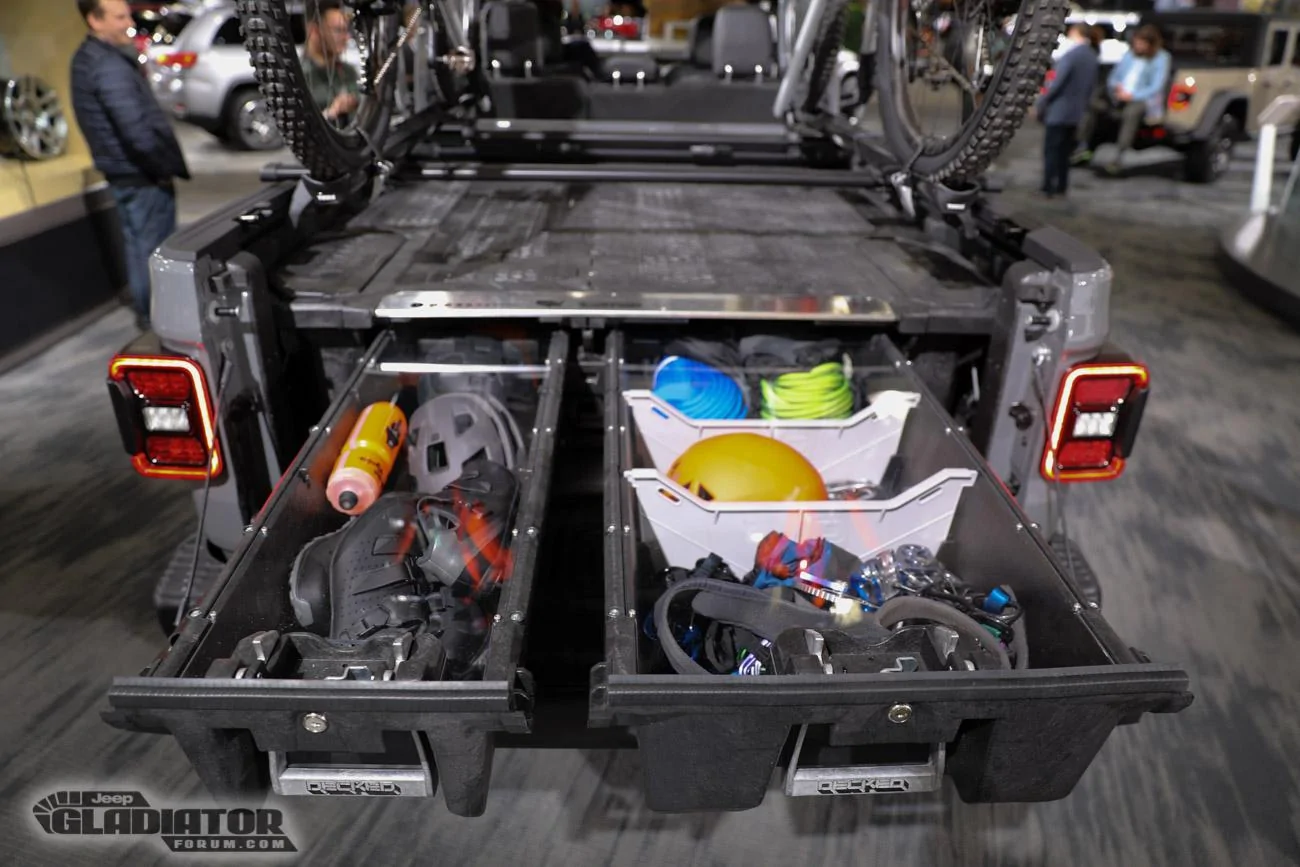 Jeep Gladiator 2019 NY Auto Show: Jeep Gladiators on Display A33A8432