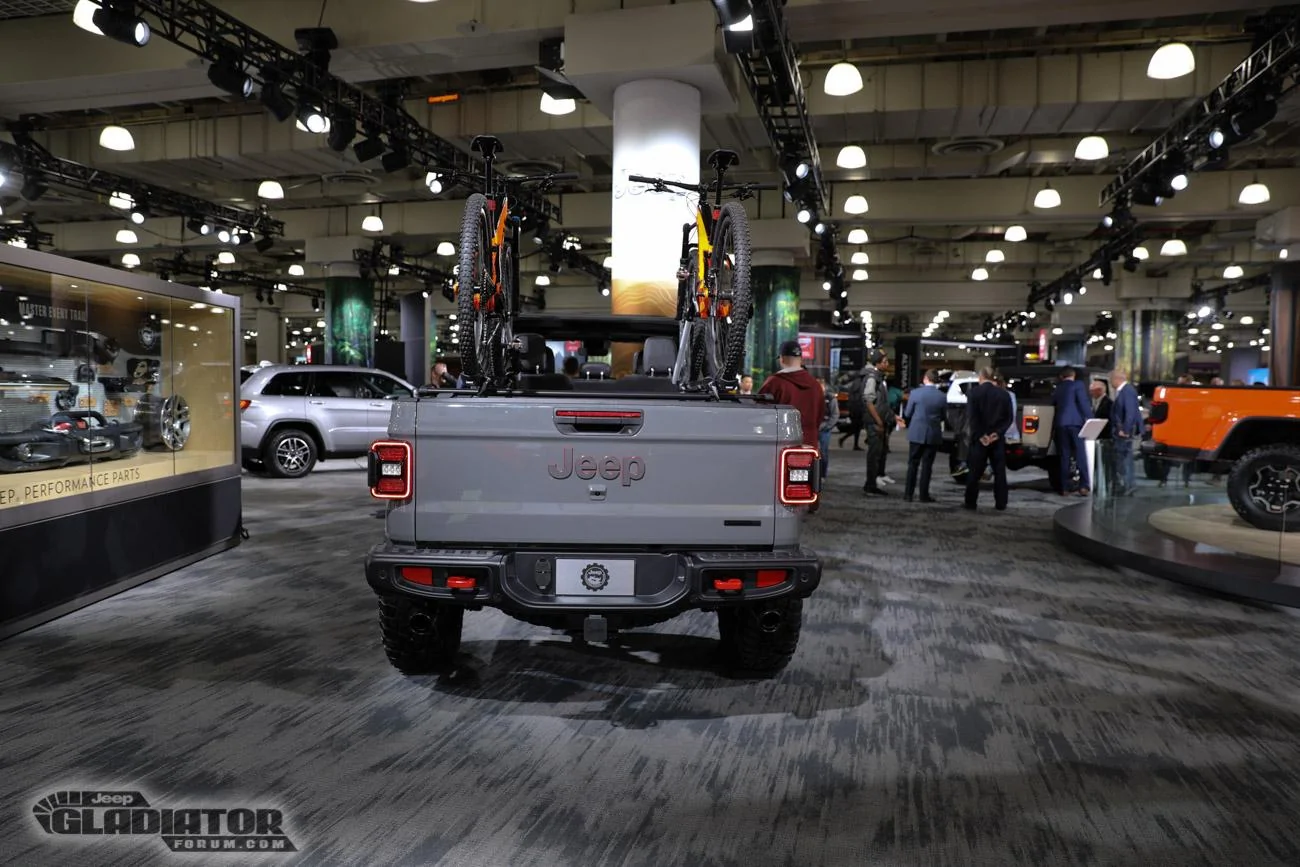 Jeep Gladiator 2019 NY Auto Show: Jeep Gladiators on Display A33A8435