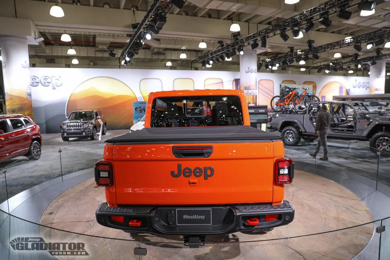Jeep Gladiator 2019 NY Auto Show: Jeep Gladiators on Display A33A8443