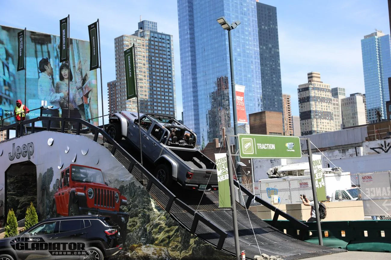 Jeep Gladiator 2019 NY Auto Show: Jeep Gladiators on Display A33A8450