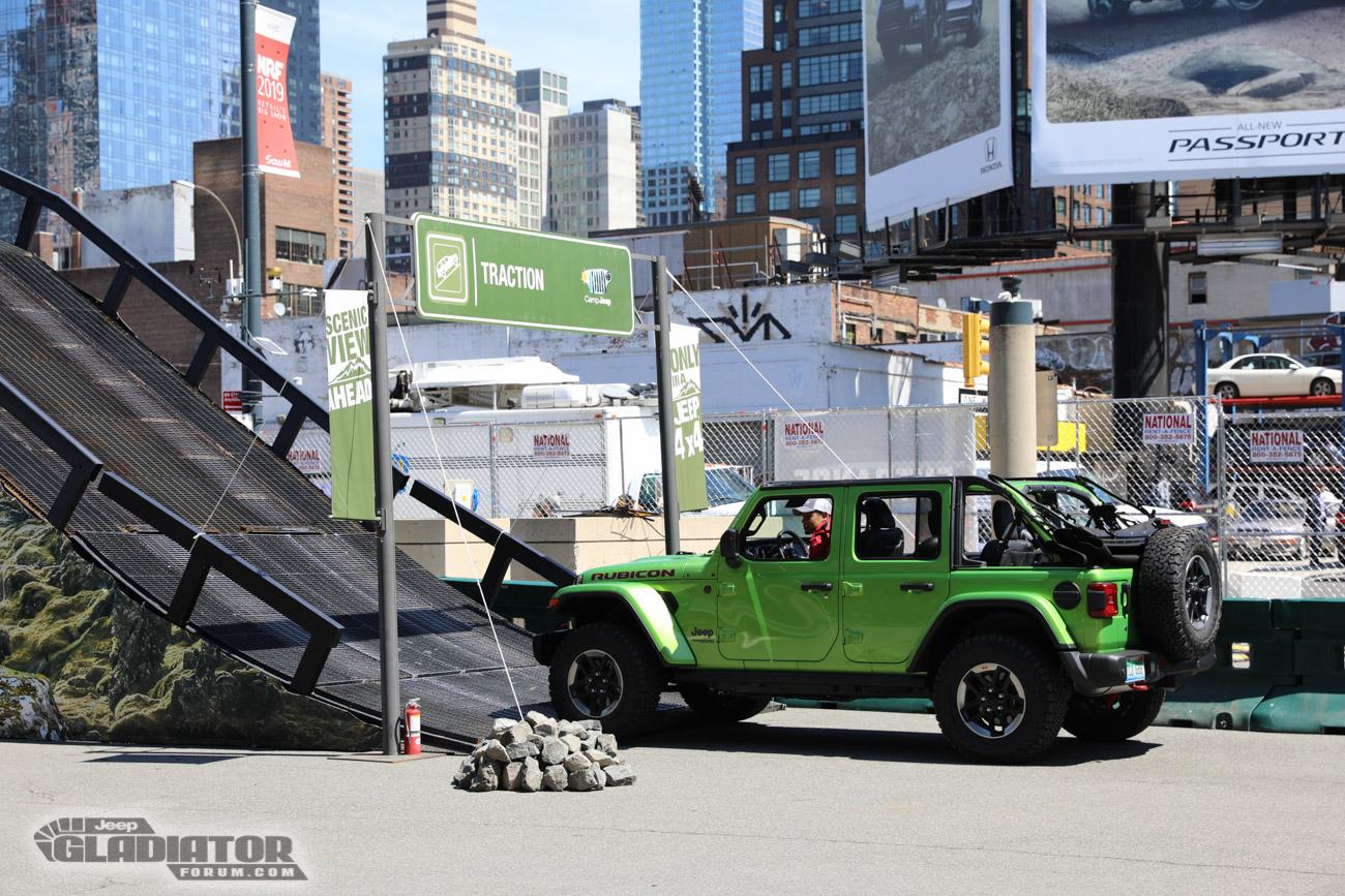 Jeep Gladiator 2019 NY Auto Show: Jeep Gladiators on Display A33A8453