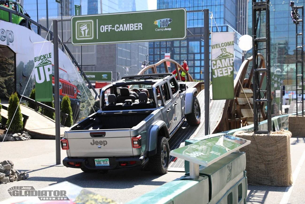 Jeep Gladiator 2019 NY Auto Show: Jeep Gladiators on Display A33A8463