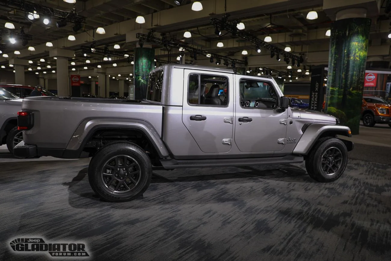 Jeep Gladiator BILLET SILVER Gladiator JT Club Billet-Silver-Jeep-Gladiator-Pickup-JT-A33A8420