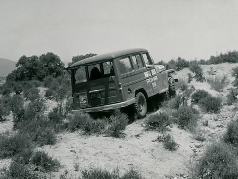 Jeep Gladiator BRIGHT WHITE Gladiator JT Club vintage-willys-overland-jee