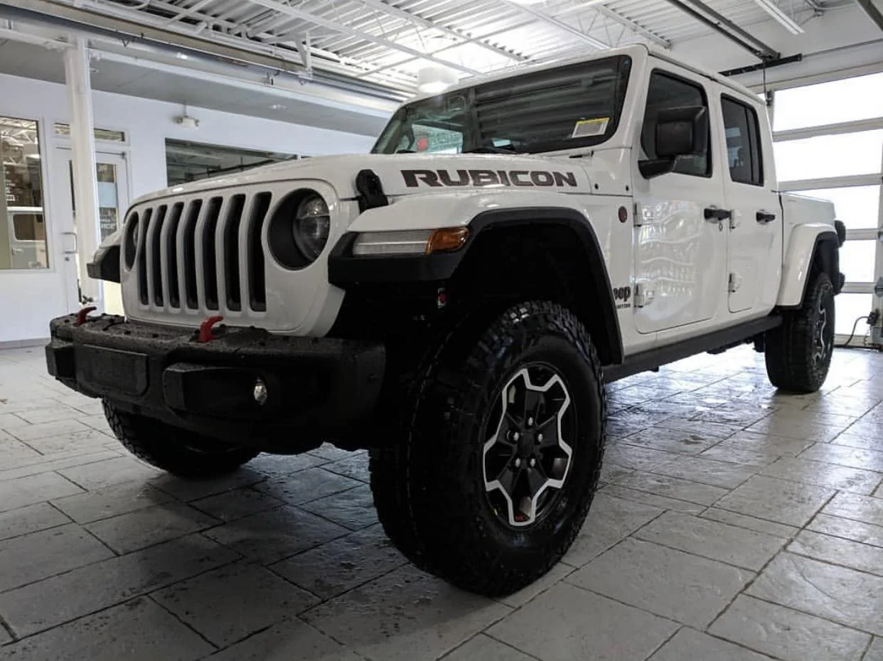 Jeep Gladiator BRIGHT WHITE Gladiator JT Club 25A57242-8470-479E-A956-6A7F28B66089