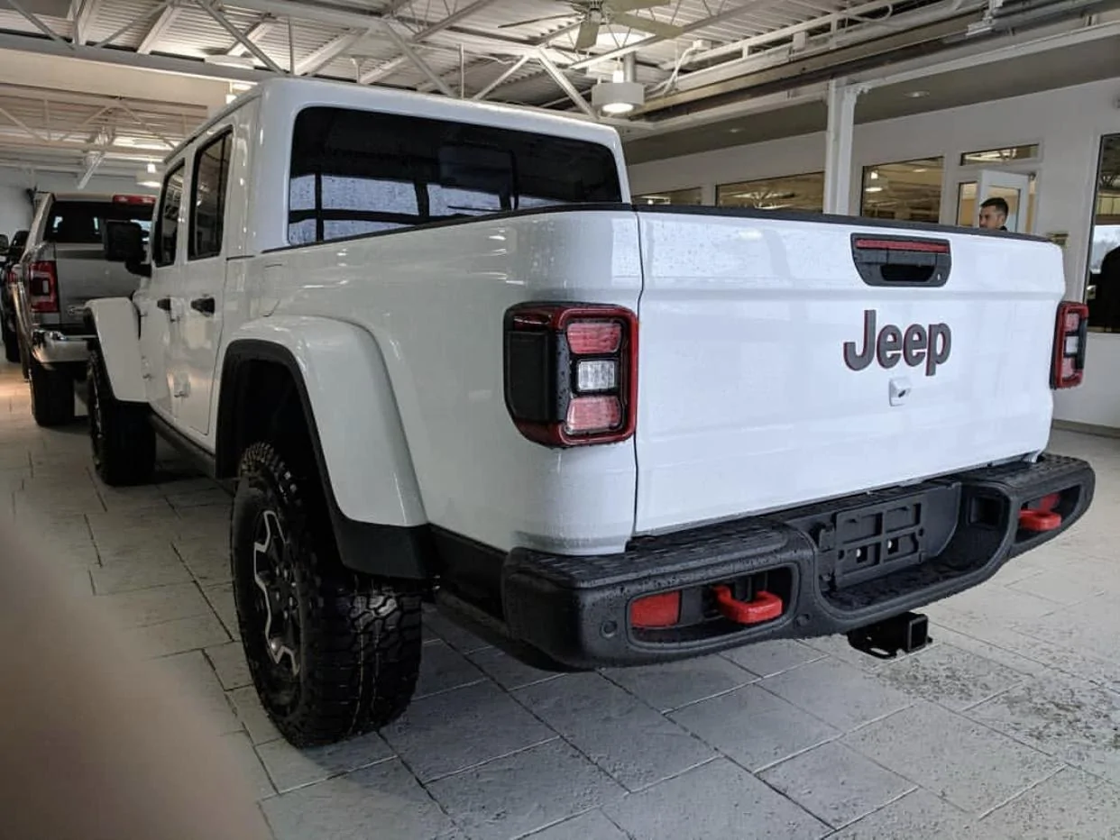 Jeep Gladiator BRIGHT WHITE Gladiator JT Club DE6D2AD2-0A6F-4209-9F31-F78E126E890C