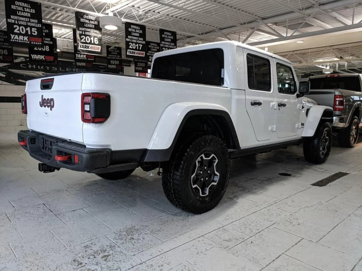 Jeep Gladiator BRIGHT WHITE Gladiator JT Club EF6603E9-7D82-45DF-96F4-545E117145D6