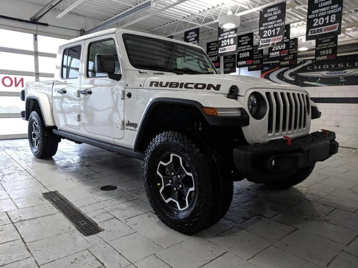 Jeep Gladiator BRIGHT WHITE Gladiator JT Club A7CAC256-F6A0-4743-BA23-45BAB96EA2B0