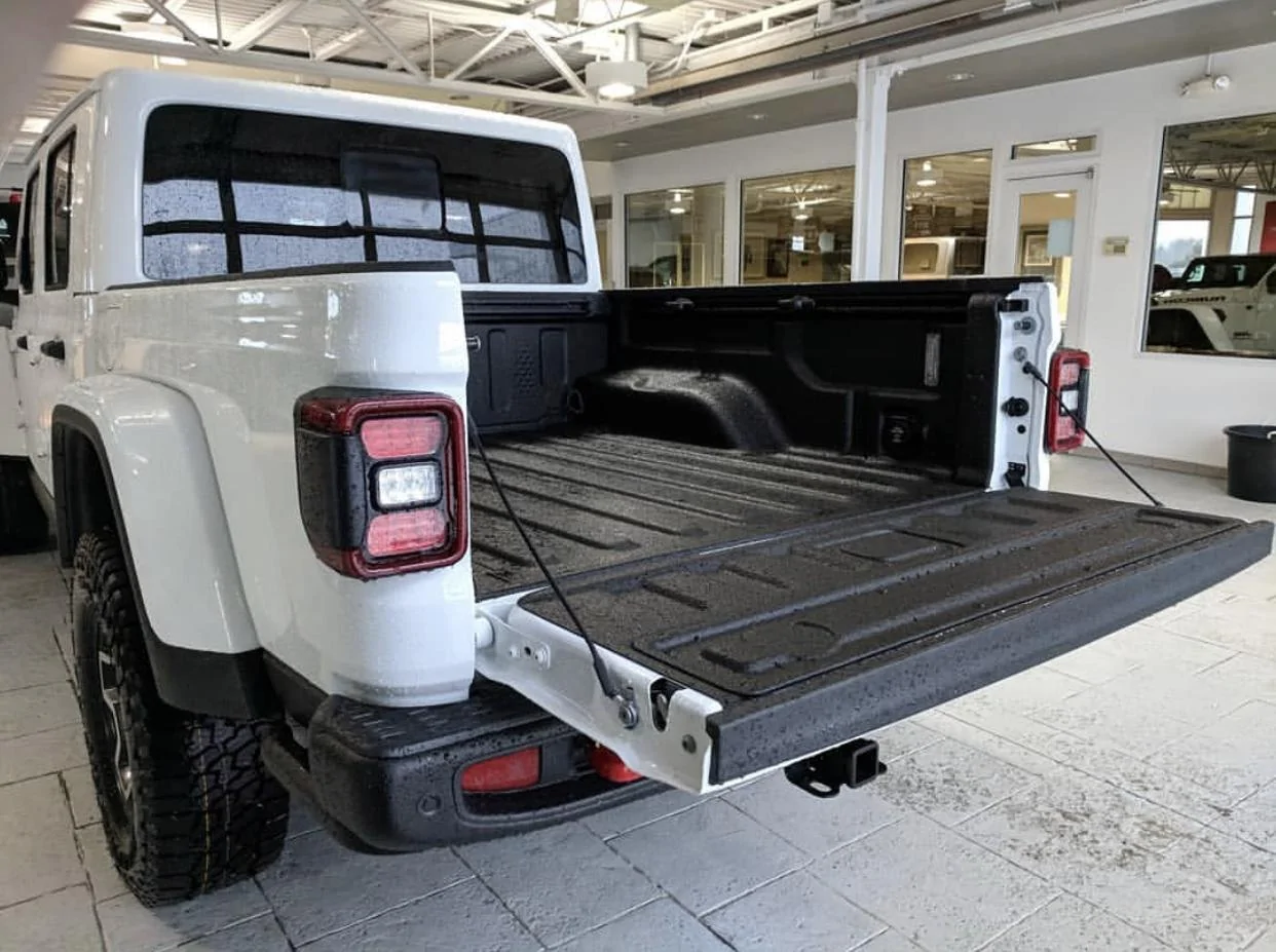 Jeep Gladiator Gladiators heading to dealers spotted on transport carrier? 7927CC7C-9620-4988-8A04-2A73AD677F84
