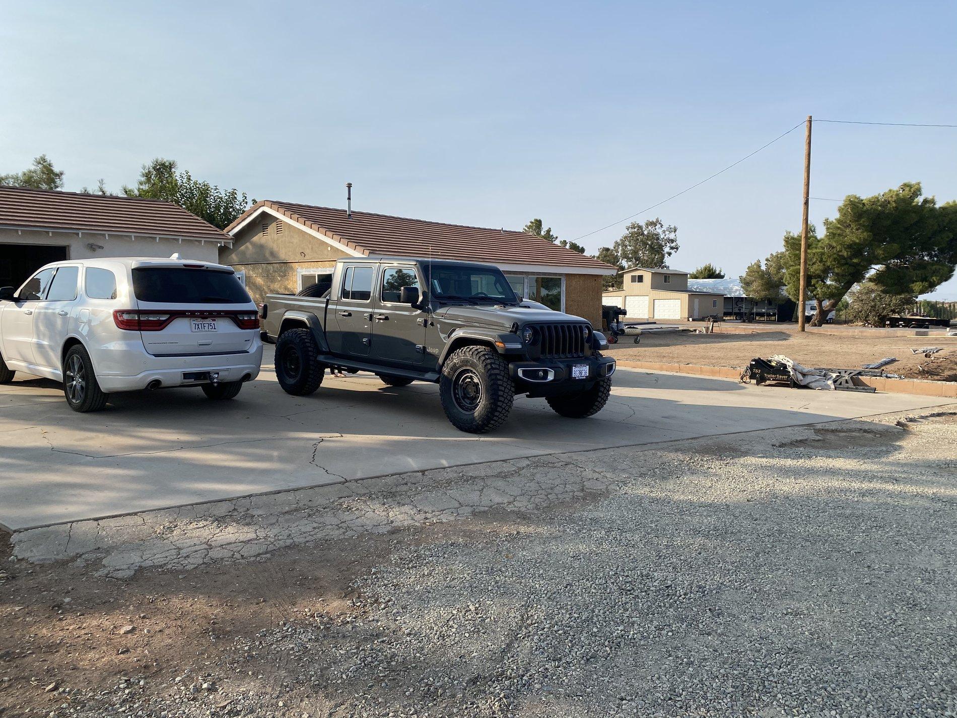 Jeep Gladiator STING GRAY Gladiator JT Club 2323052E-1491-4BF3-BF1F-24913B6BC617