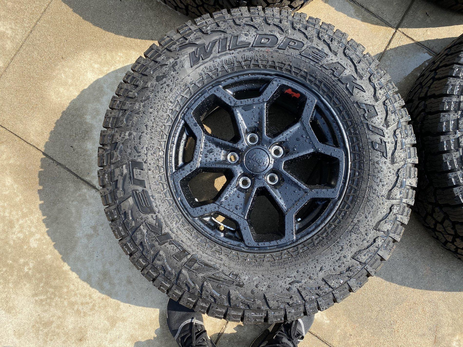 Jeep Gladiator Launch Edition Wheels and Tires F3030BBF-357C-4A01-8FB2-5D85DD17EC87