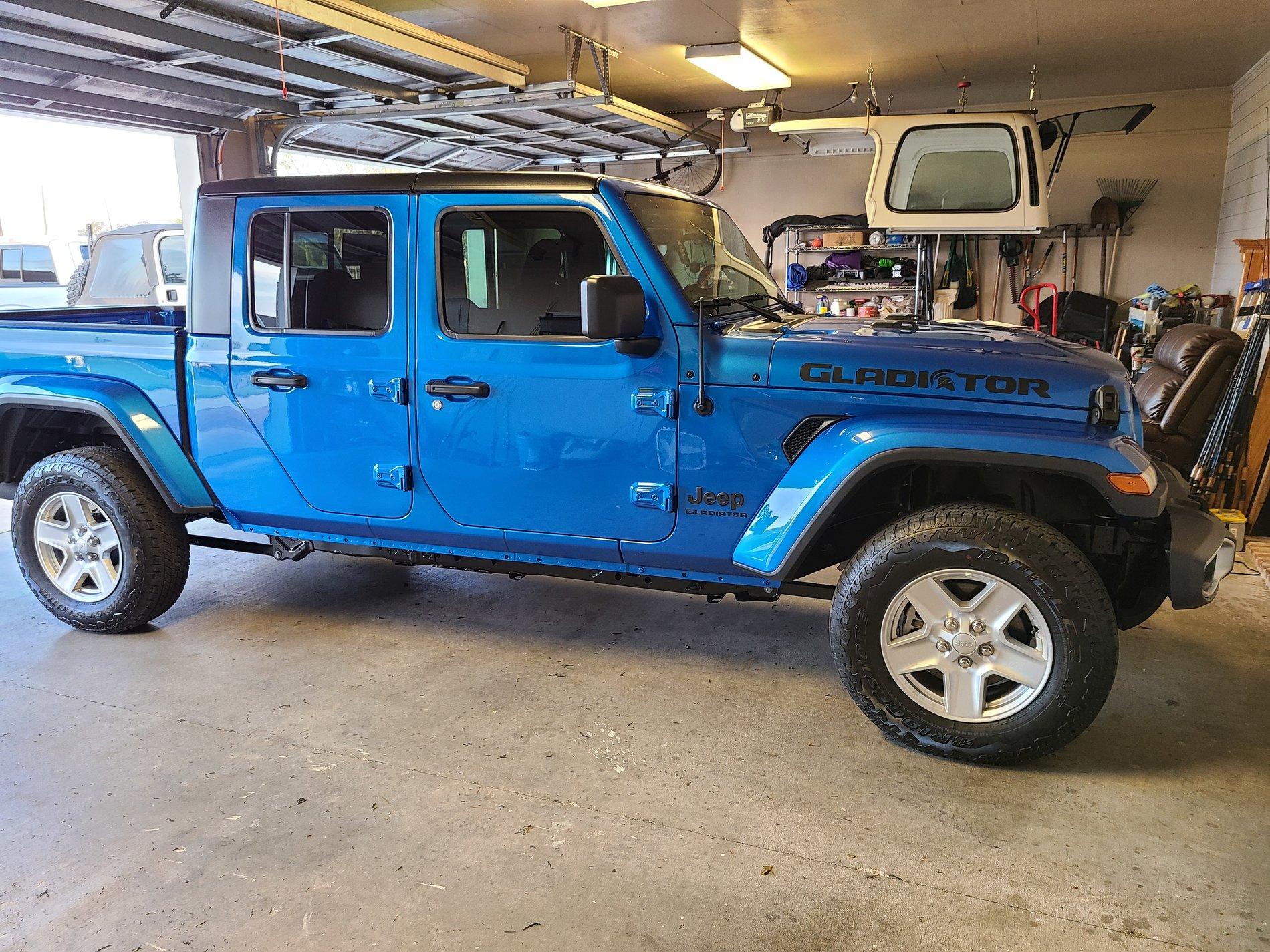 Jeep Gladiator Bruiser...hydro blue and black sport s diesel. 20201017_181004