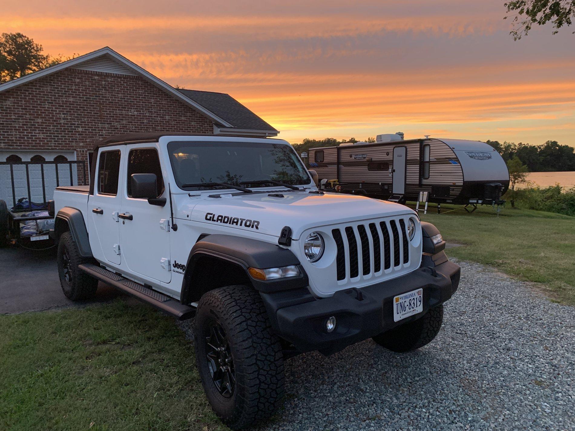 Jeep Gladiator Daniel’s super white JT Sport S max tow EA5D8C5A-697C-4A5B-87CA-75C84A3C54E2