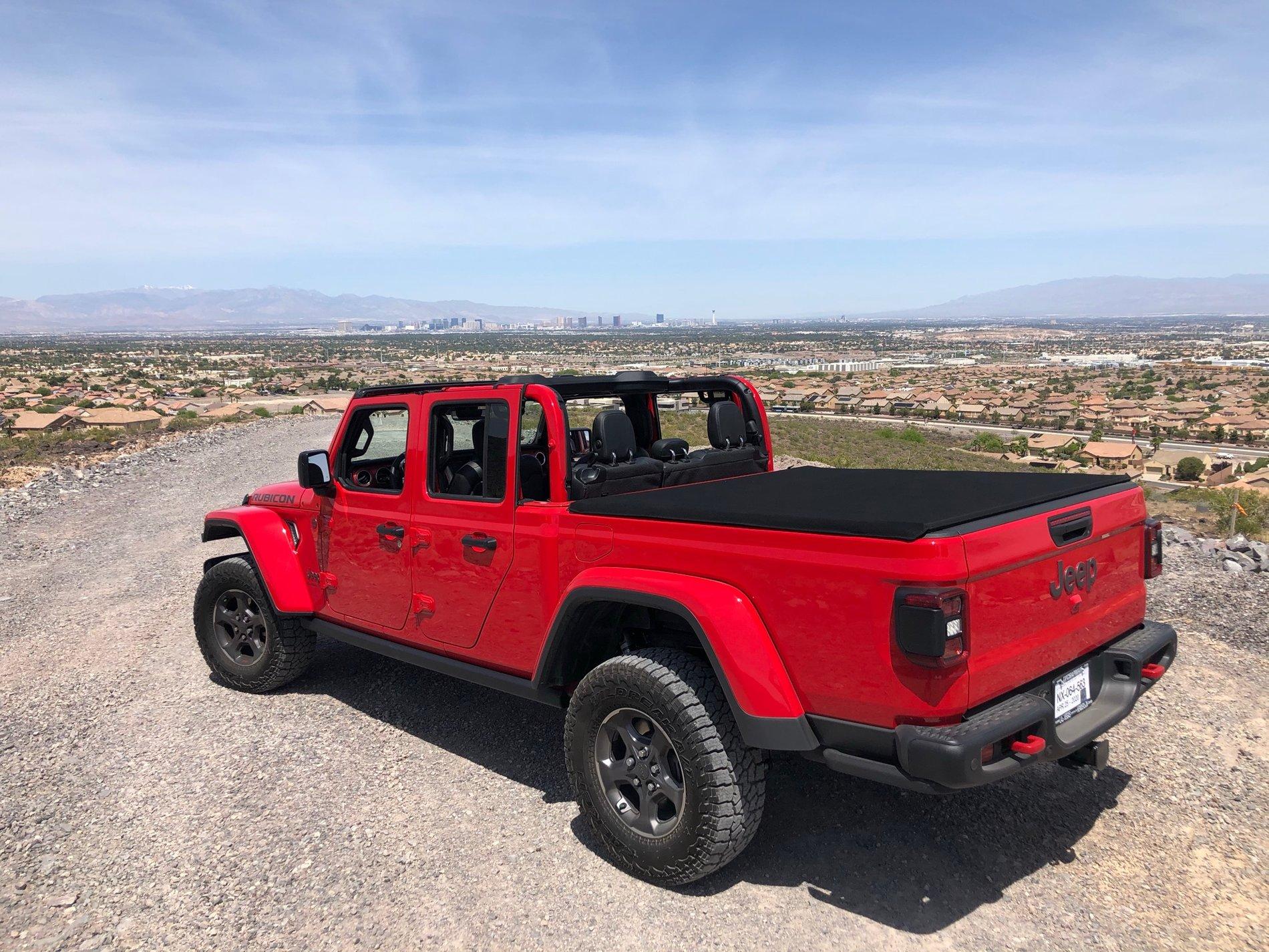 Jeep Gladiator F/S Roll-Up Tonneau Cover Soft 82215617 82E7B5D8-EFBE-4E06-AAAB-7A5BA7836109