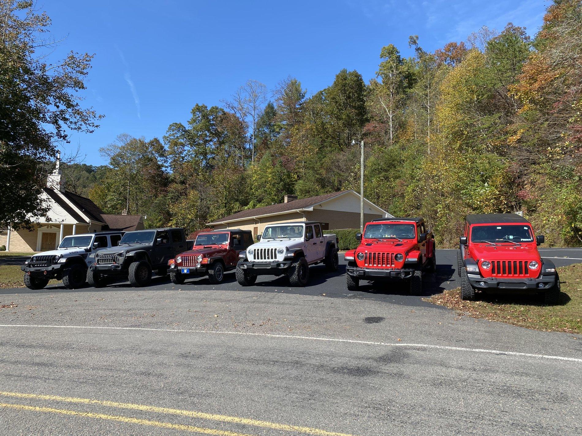 Jeep Gladiator Jeeps Parking Next To Jeeps IMG_5494