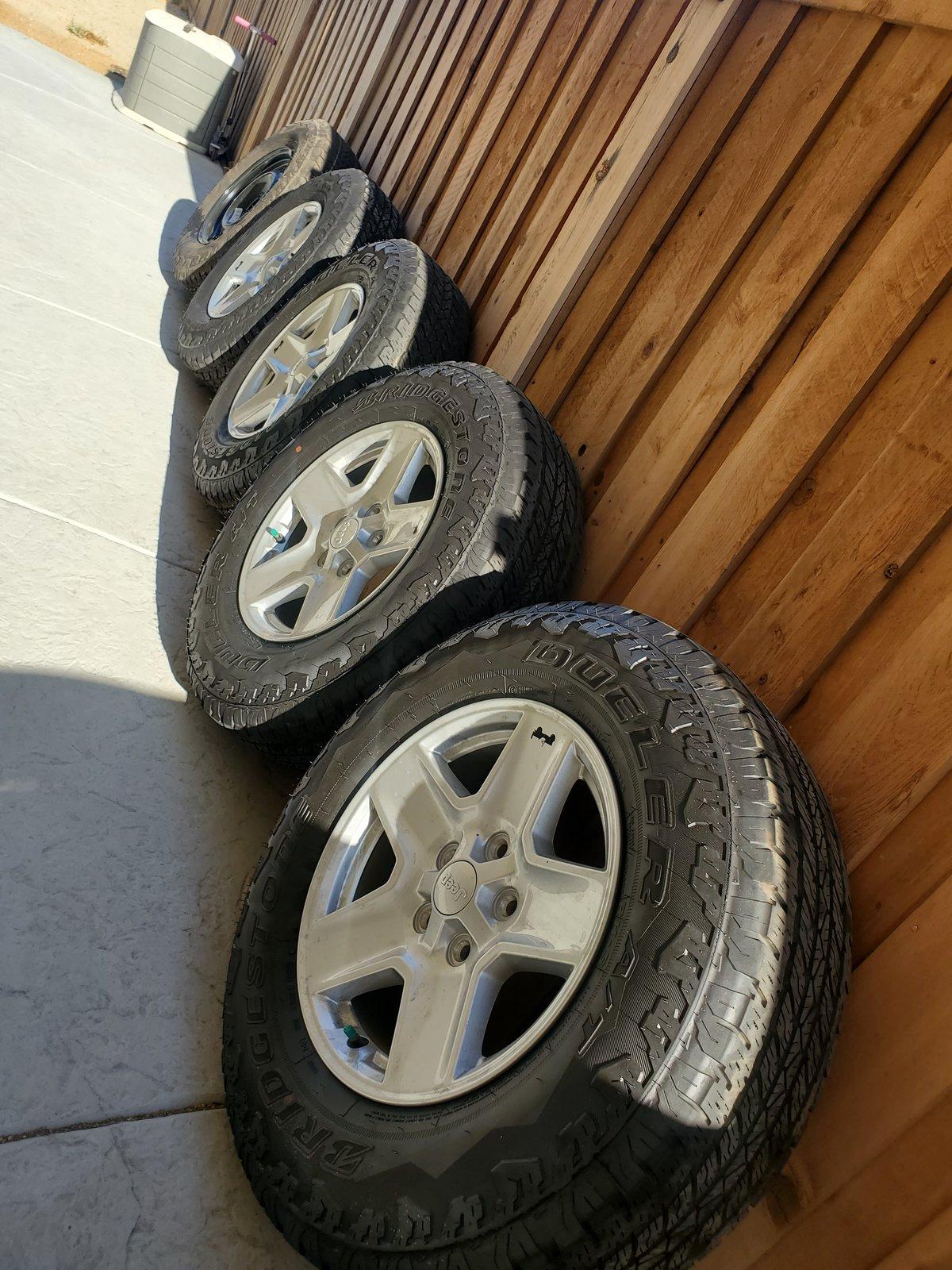 Jeep Gladiator Gladiator Sport stock tires 20201019_091453
