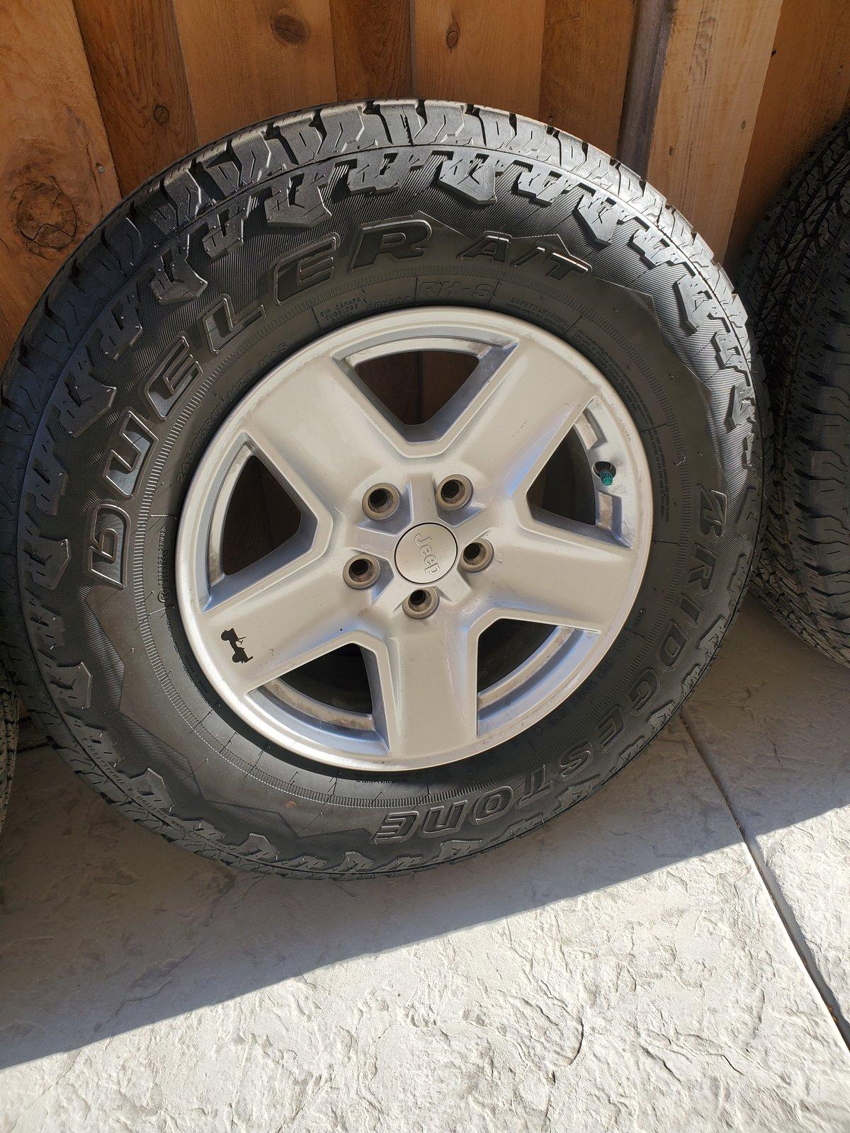 Jeep Gladiator Gladiator Sport stock tires 20201019_091507