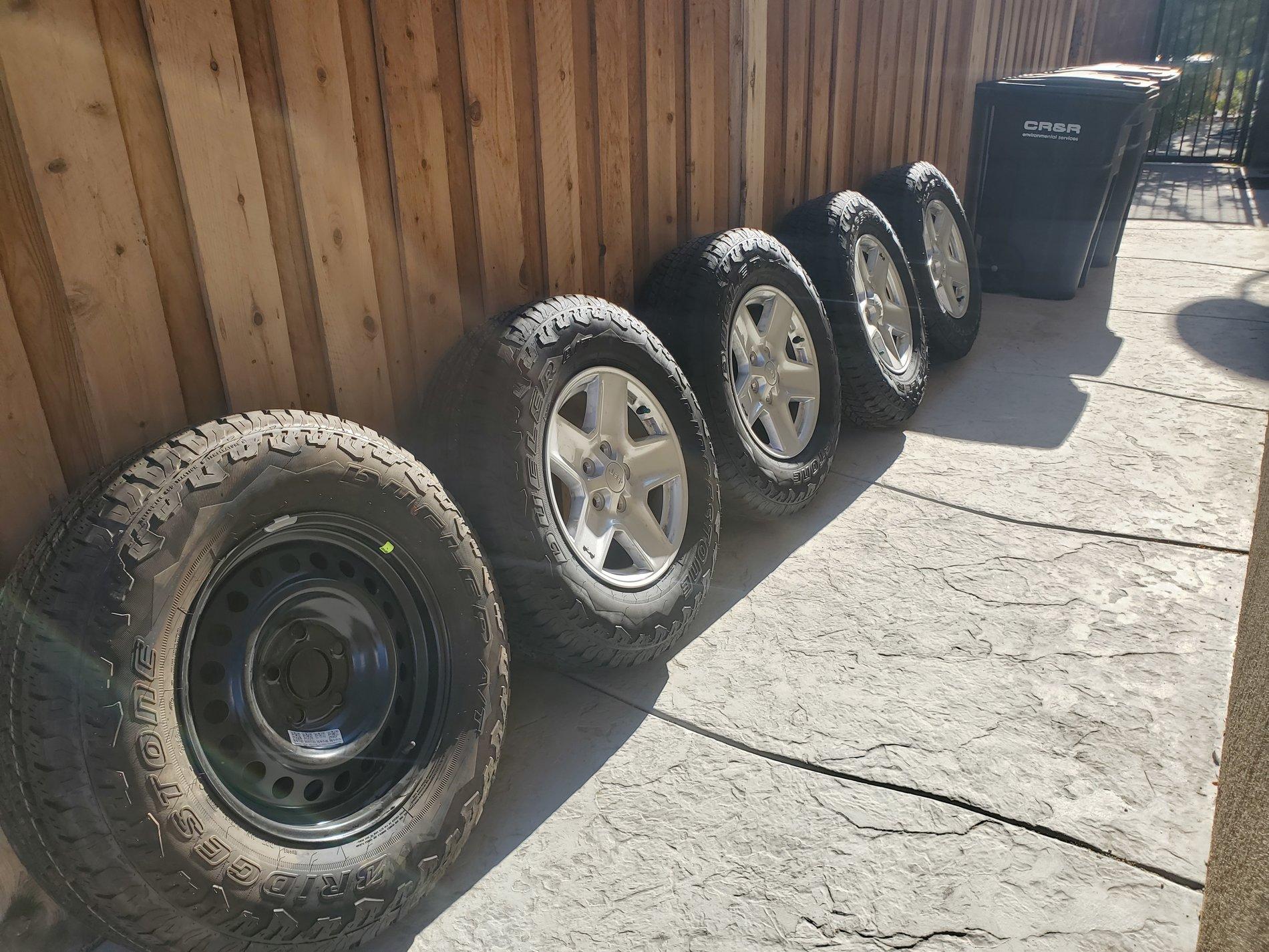 Jeep Gladiator Gladiator Sport stock tires 20201019_091436