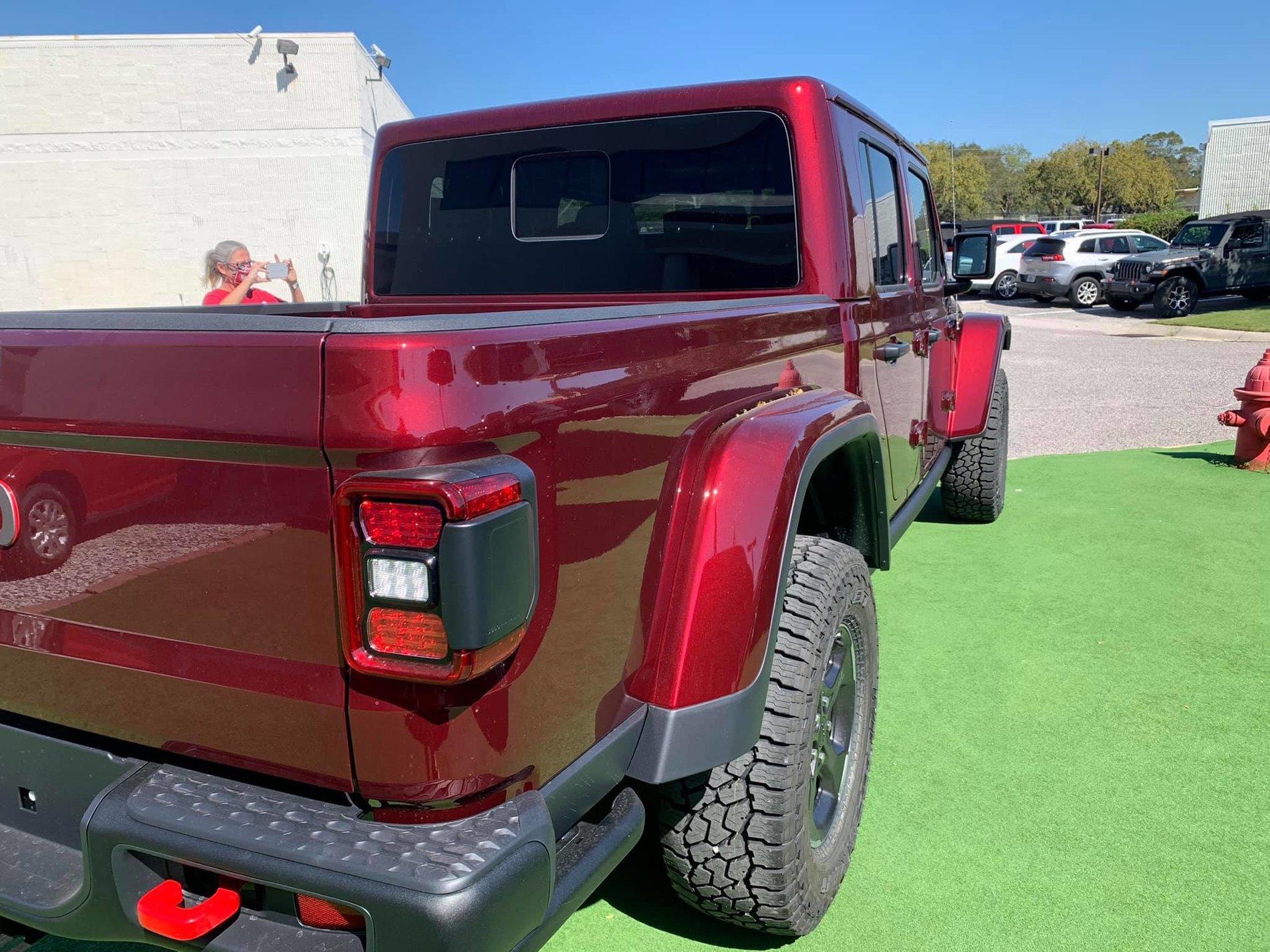 Jeep Gladiator Snazzberry Gladiator JT club glad2