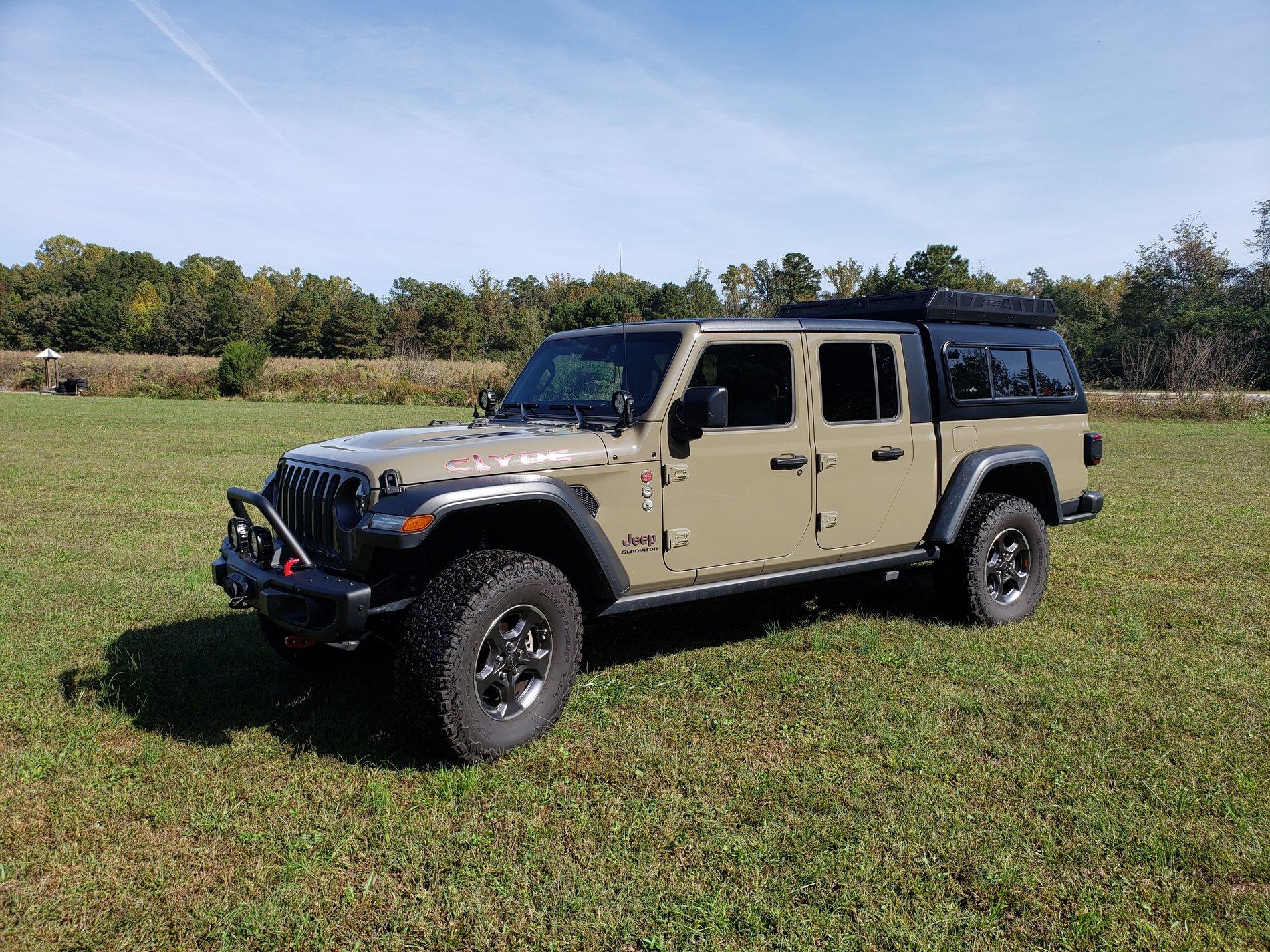 Jeep Gladiator Clyde gets organized with A.R.E. topper and Decked system 20201019_112624