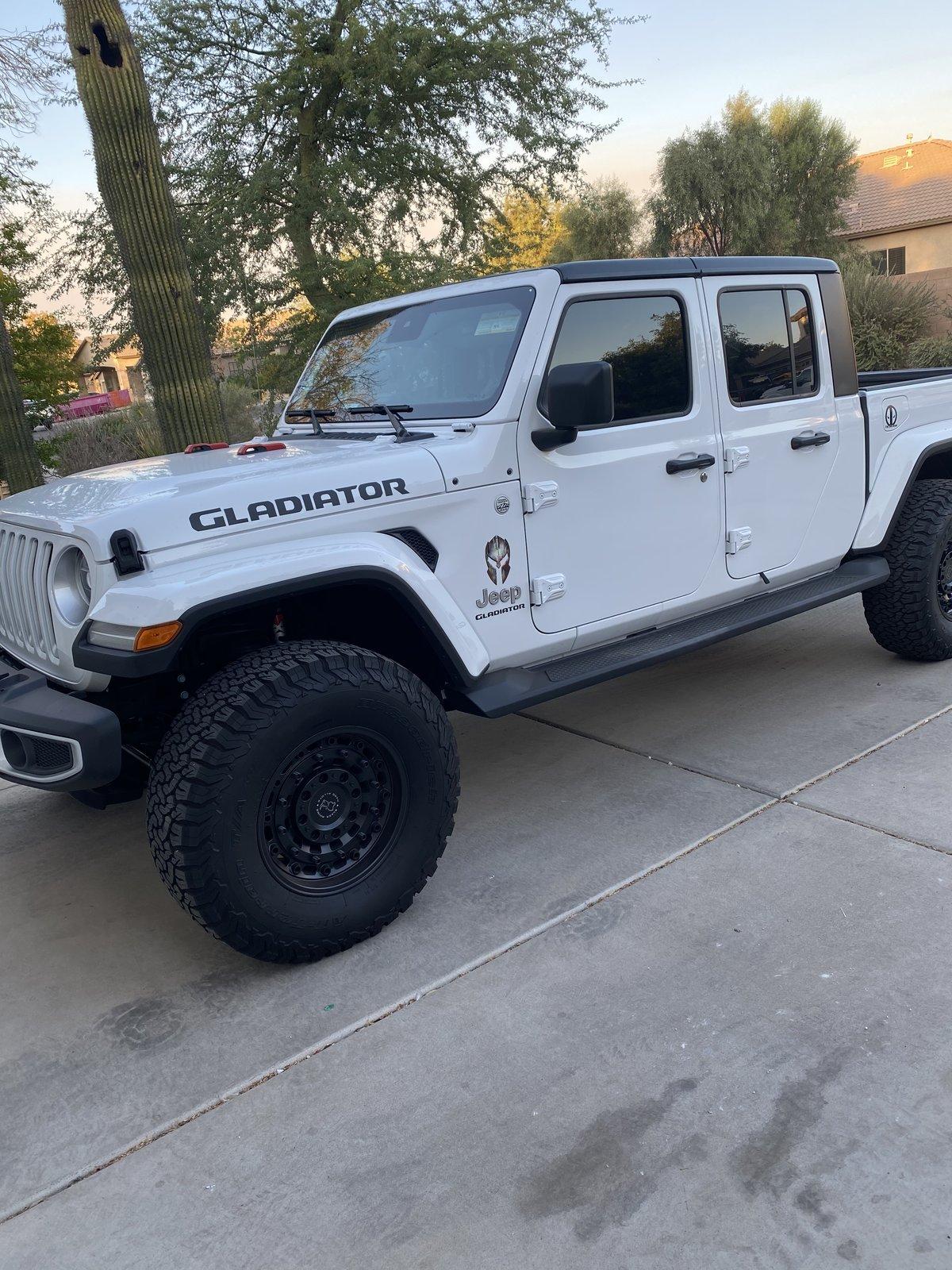 Jeep Gladiator BRIGHT WHITE Gladiator JT Club 1398BE57-8349-4C9B-AF0E-981828B10F47