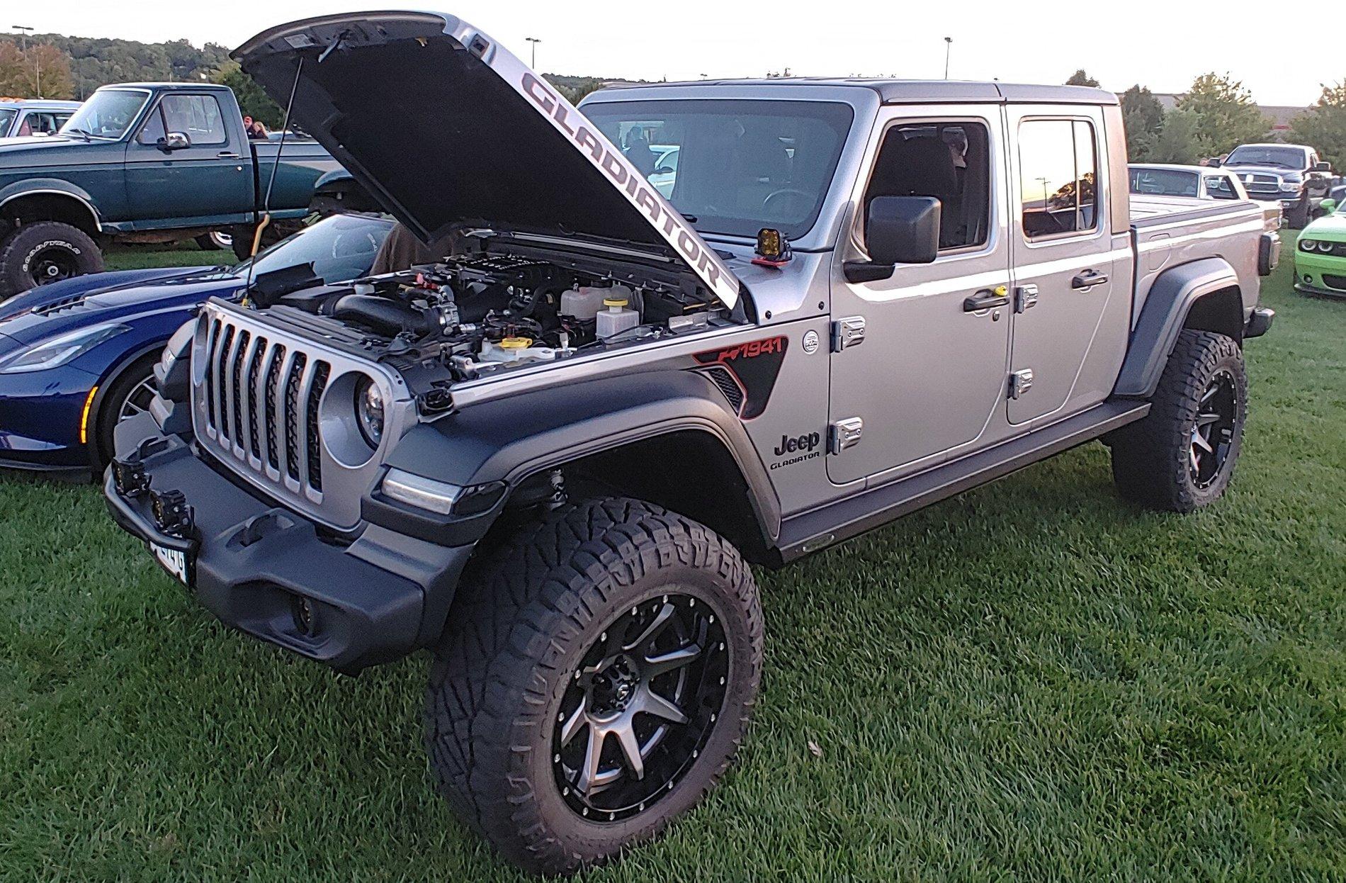 Jeep Gladiator AMP XL vs Rockslide Engineering 0918201853a_HDR~2