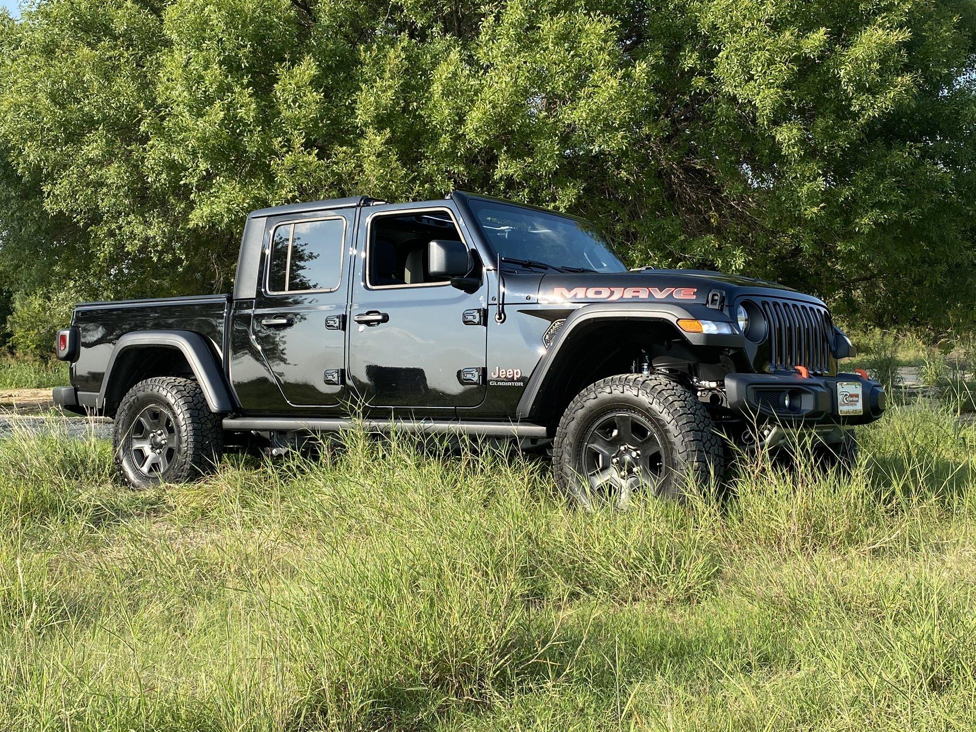 Jeep Gladiator Gladiator Glamour Shots FC35FDF6-95C8-48CD-80E8-D3C8609771AF