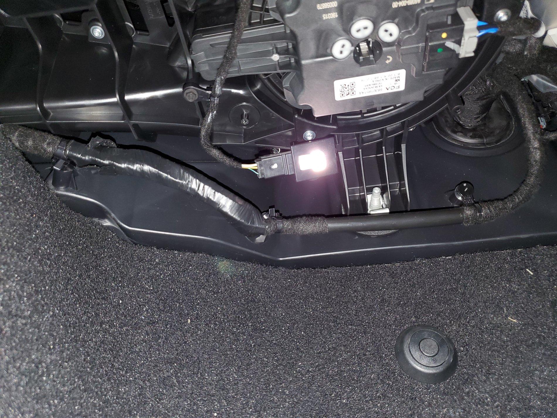 Jeep Gladiator Missing interior Aux switch wiring (solved) 20201020_164735