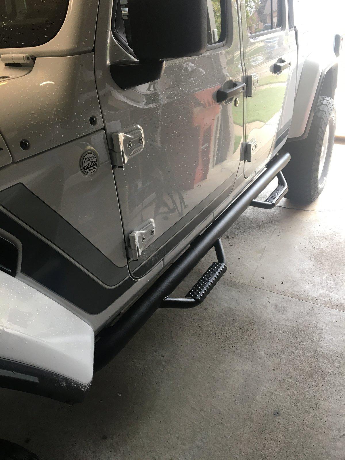 Jeep Gladiator N-Fab hoop steps N fab steps_1
