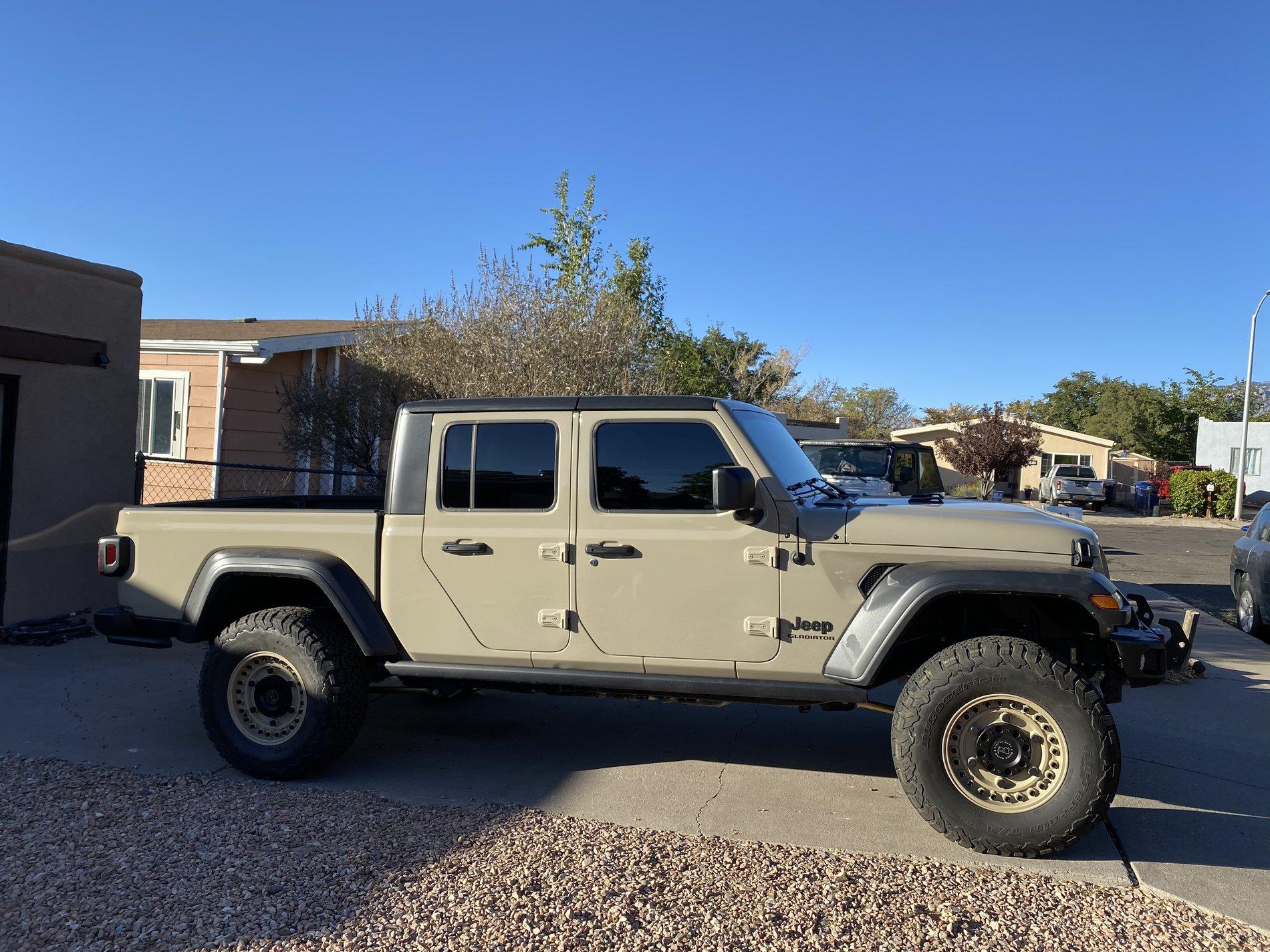 Jeep Gladiator Metalcloak lift 75216D4A-BCA7-4F90-9EC8-B712DD5DE712