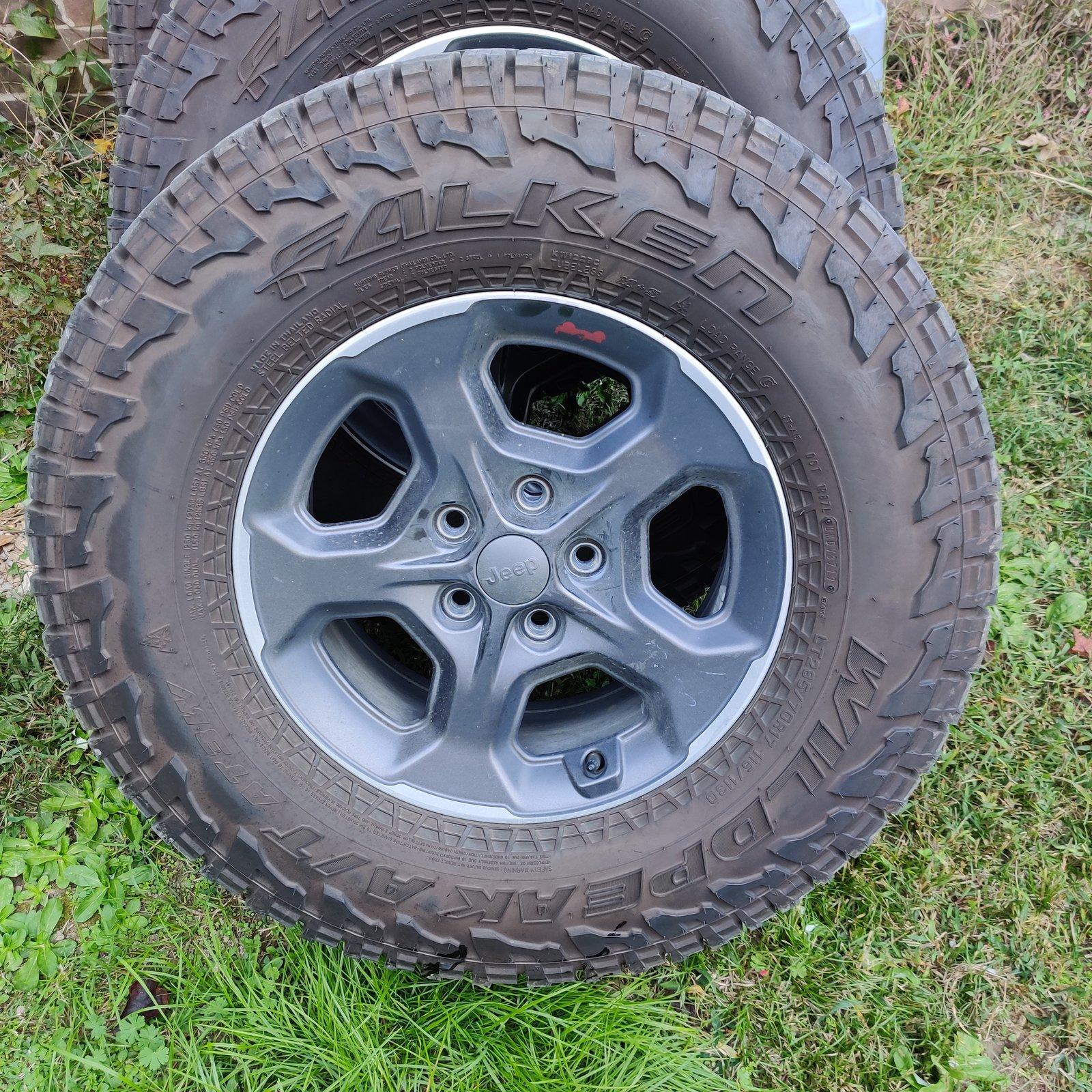 Jeep Gladiator Set of 4 Rubicon takeoffs with lugs and TPMS. IMG_20201021_182410