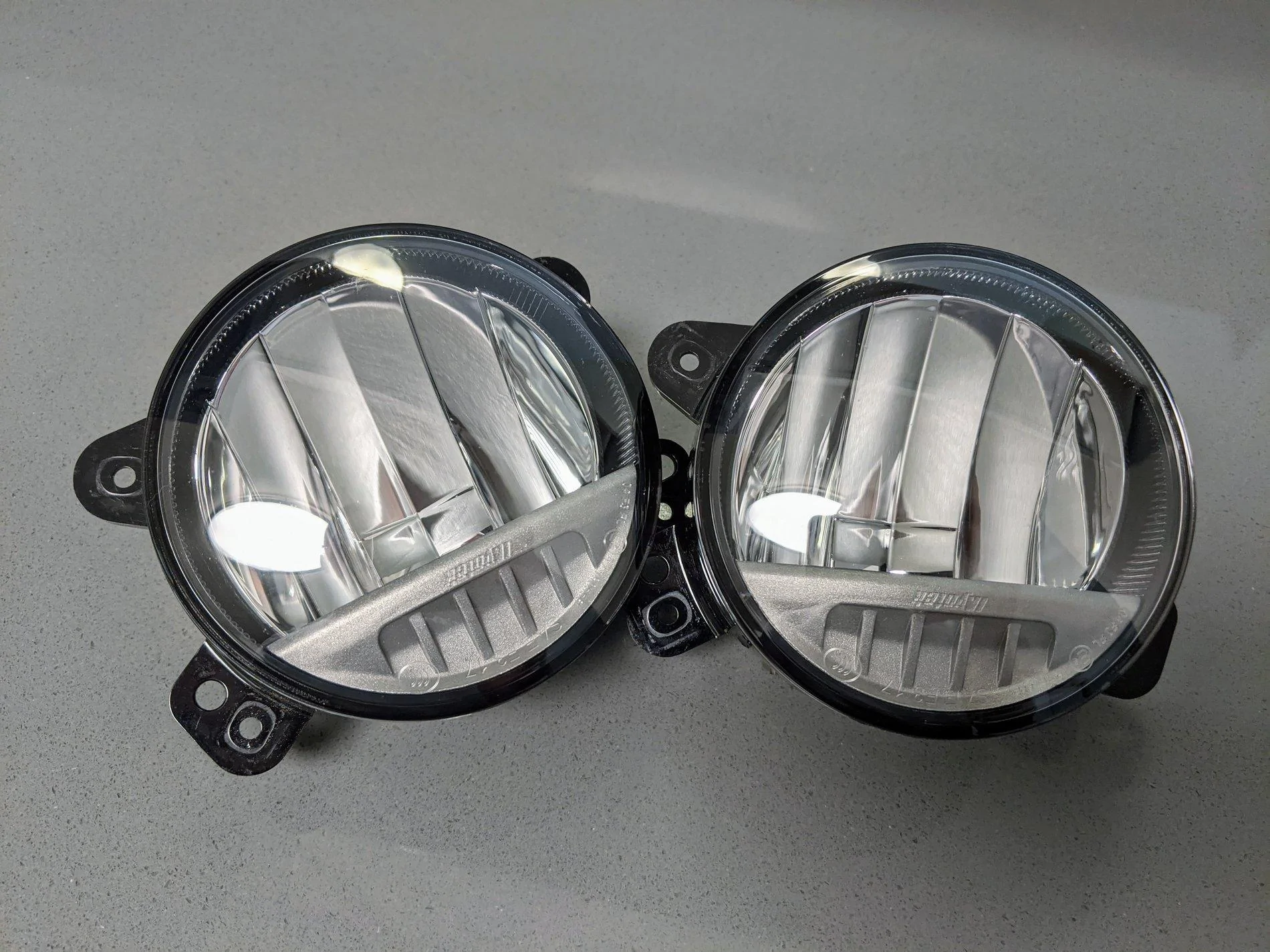 Jeep Gladiator OEM LED Fog Lights 6B739118-9396-4FCE-A067-28E21E374E16