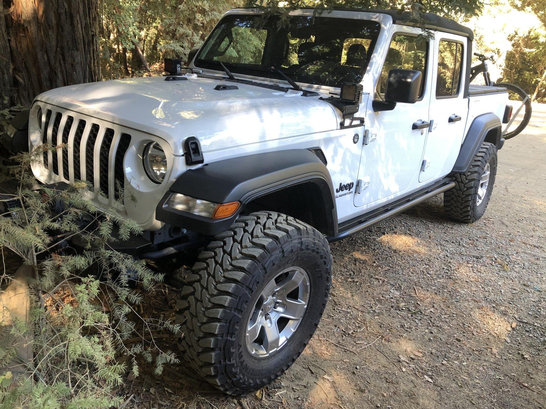 Jeep Gladiator Amber lights placement on a-pillar - high or low? 37DCA77B-A049-43DB-8331-3C6CBBA34299