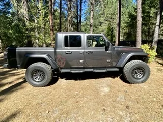 Jeep Gladiator Lets see those 17" RIMS ! B898DABB-BF41-4D82-B1C8-15DED340269C