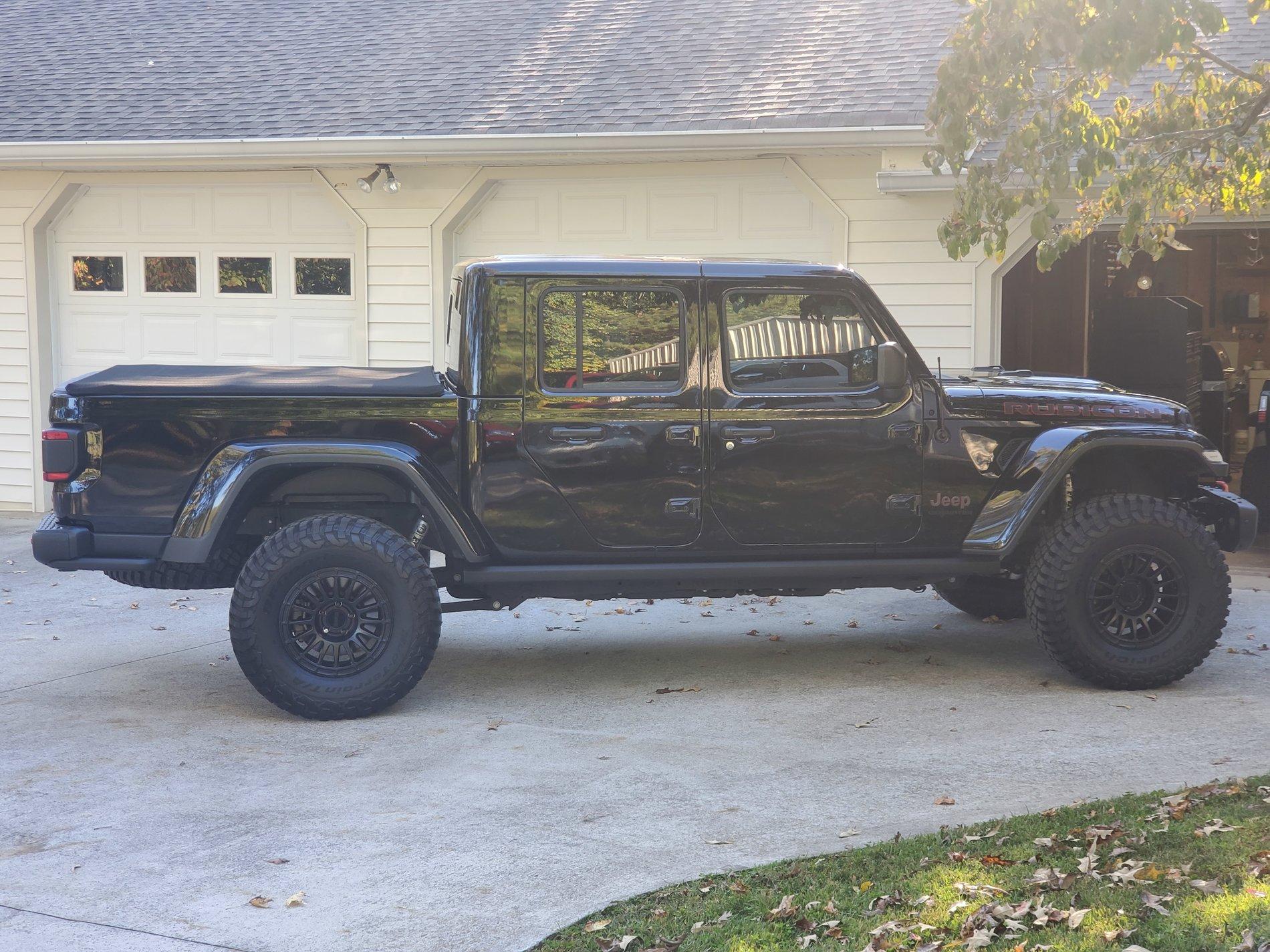 Jeep Gladiator Lets see those 17" RIMS ! 20201016_164617