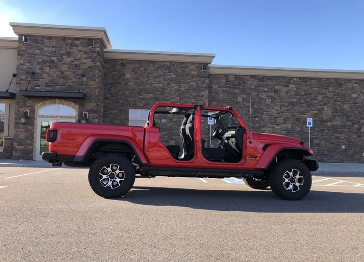 Jeep Gladiator Sport S w/ Rubicon suspension, 1.5” leveler & 33s 52E9F7A8-89B1-483C-9E81-E2F6B2629BBC