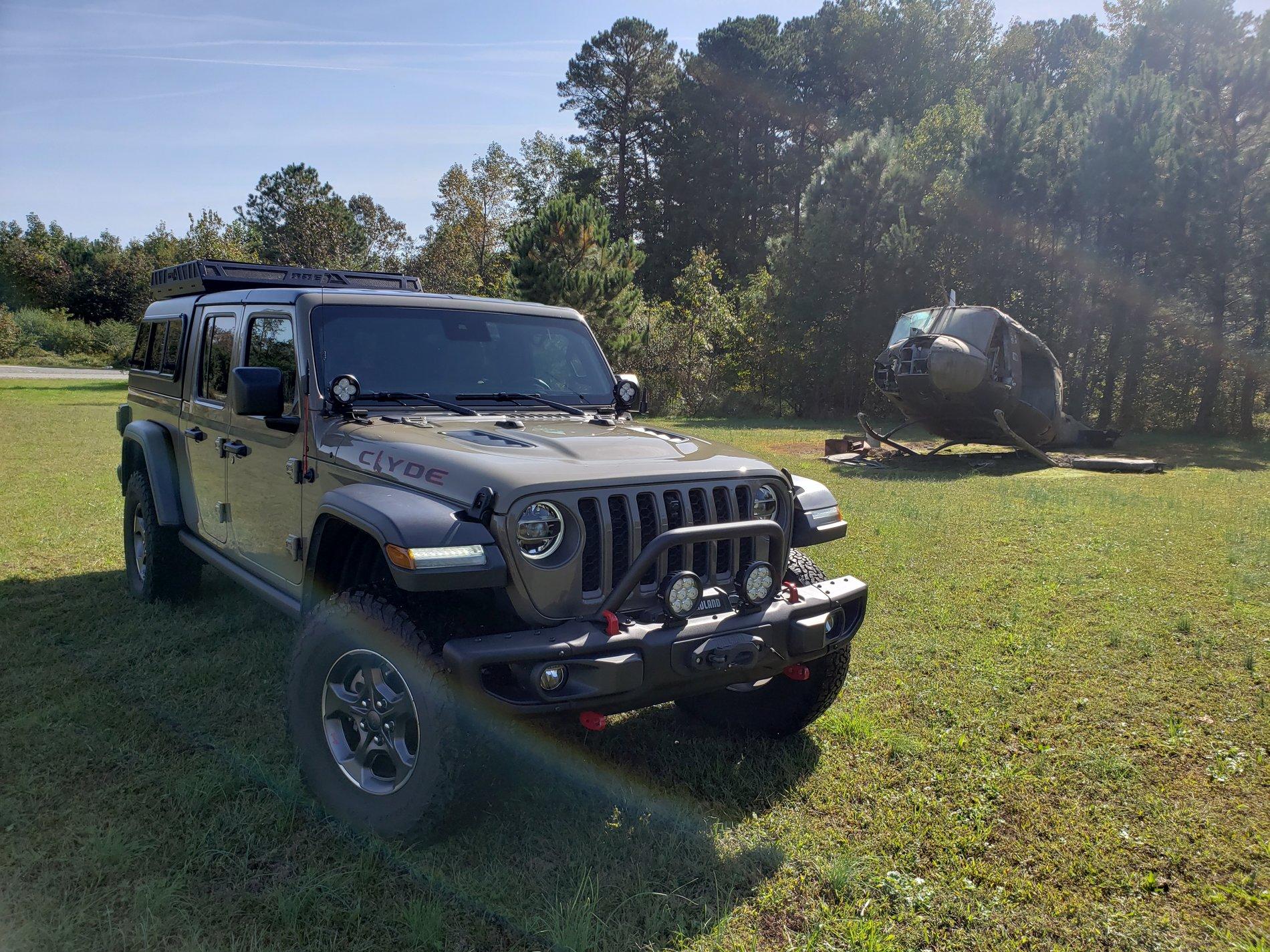 Jeep Gladiator Clyde gets organized with A.R.E. topper and Decked system 20201019_112642-