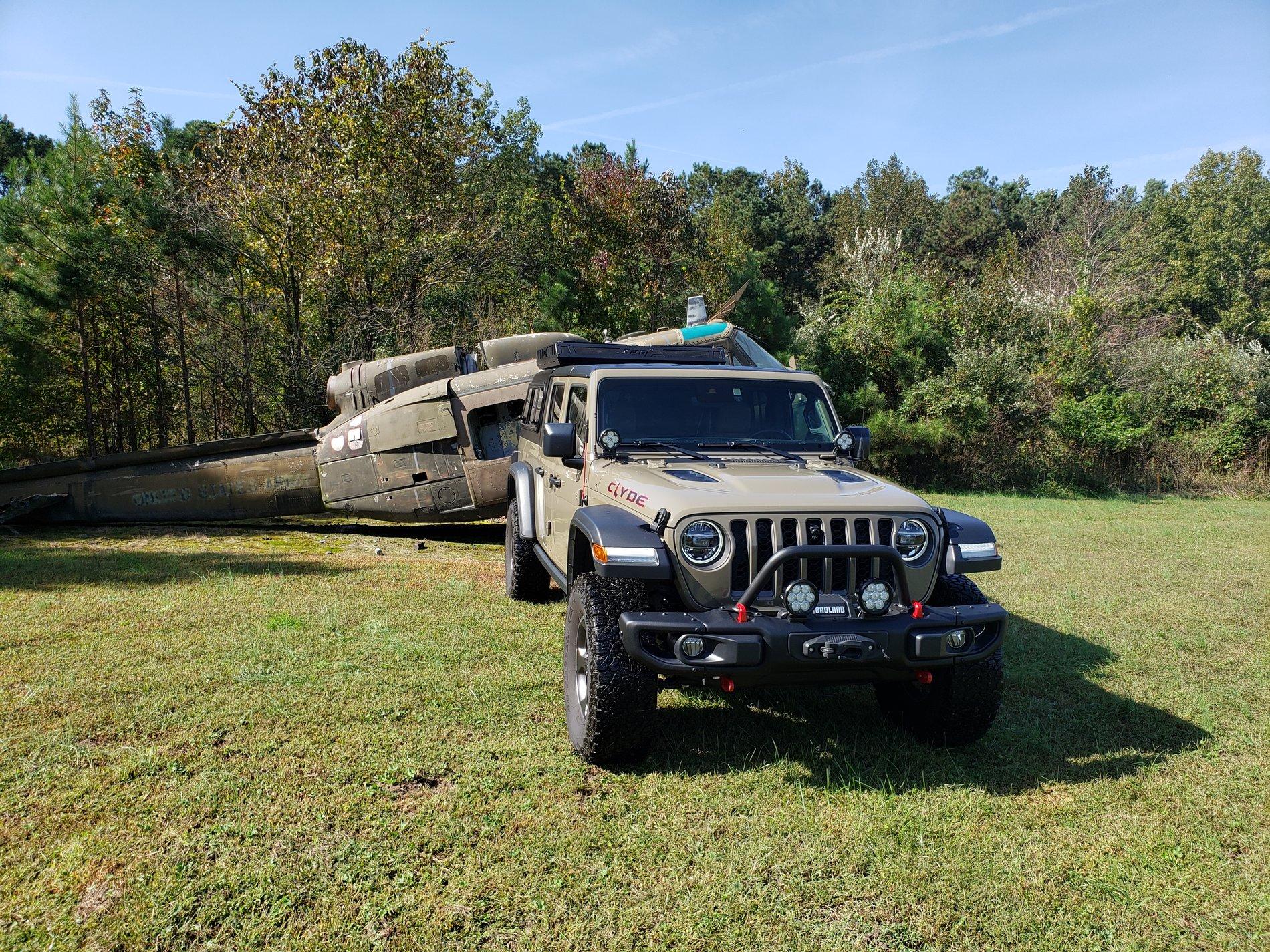 Jeep Gladiator Clyde gets organized with A.R.E. topper and Decked system 20201019_112854-