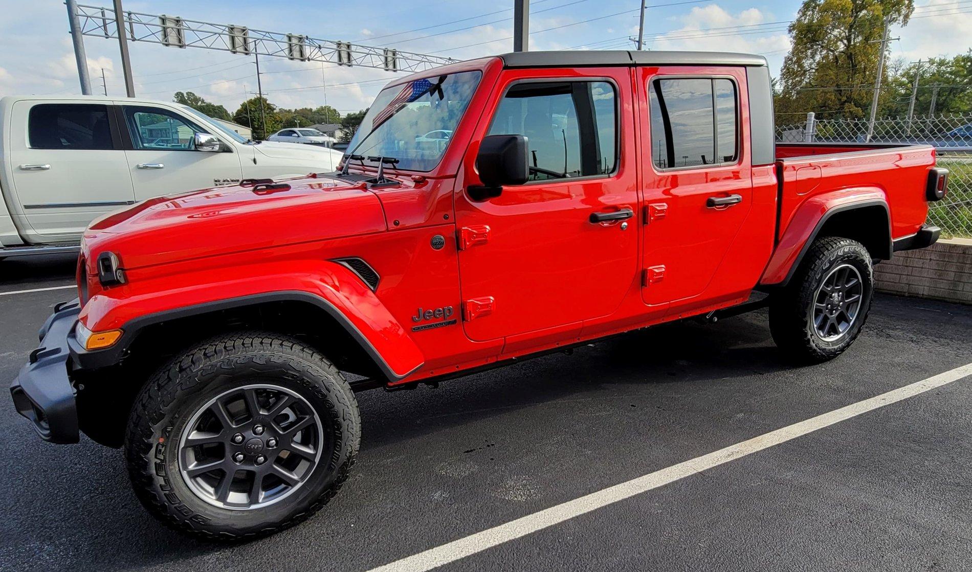 Jeep Gladiator FIRECRACKER RED Gladiator JT Club 122444838_357222728723613_6440479809565432120_n