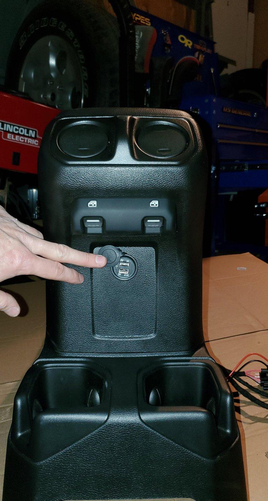 Jeep Gladiator Added more power outlets. signal-2020-09-13-211712