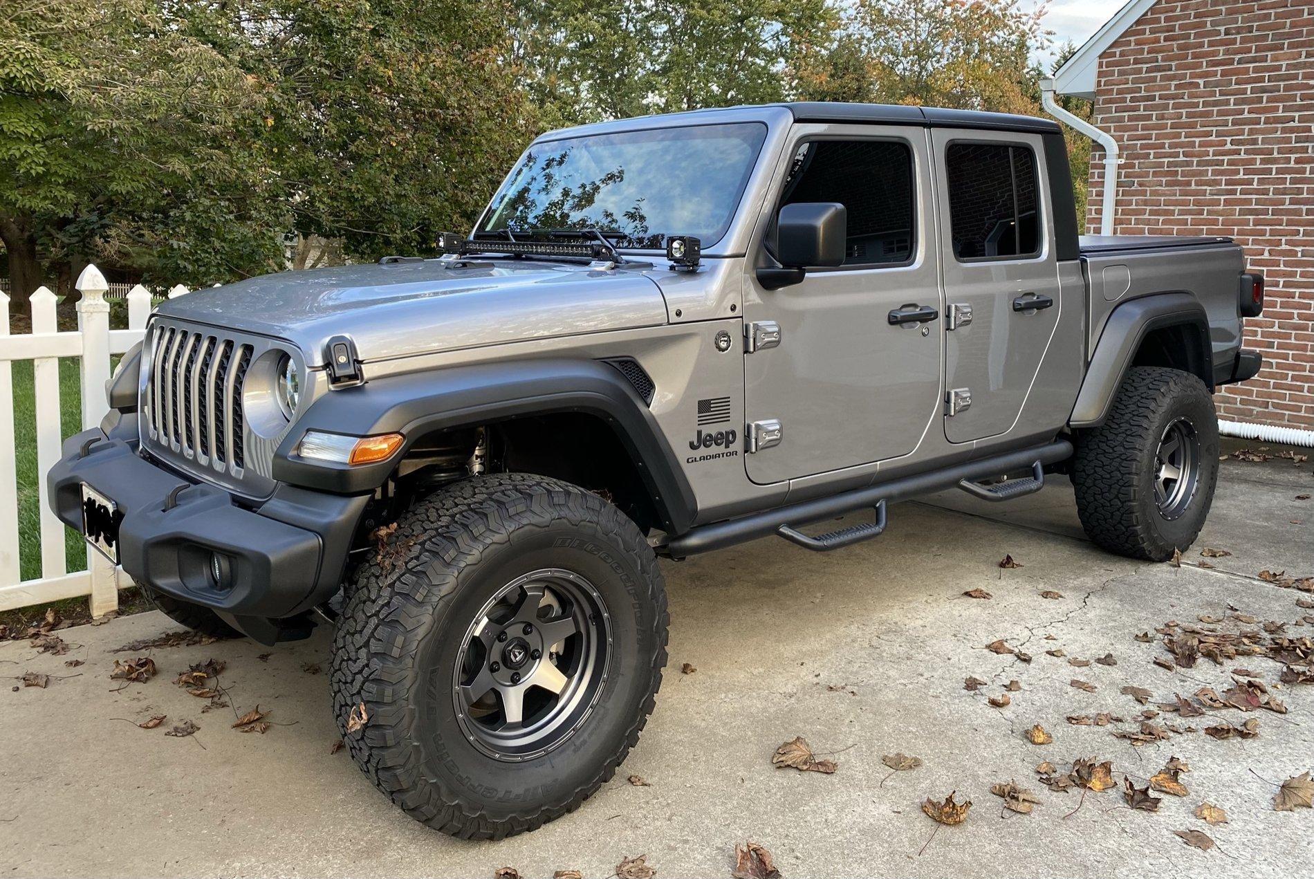 Jeep Gladiator Anybody else order a hardtop after JT purchase? 34AB779C-B5A6-4459-88ED-4069C3E764D1