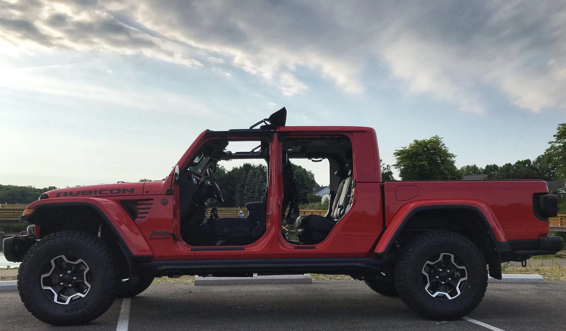 Jeep Gladiator Gladiator Glamour Shots AADD08BB-B7FA-4D42-9114-30DD0DA077D0