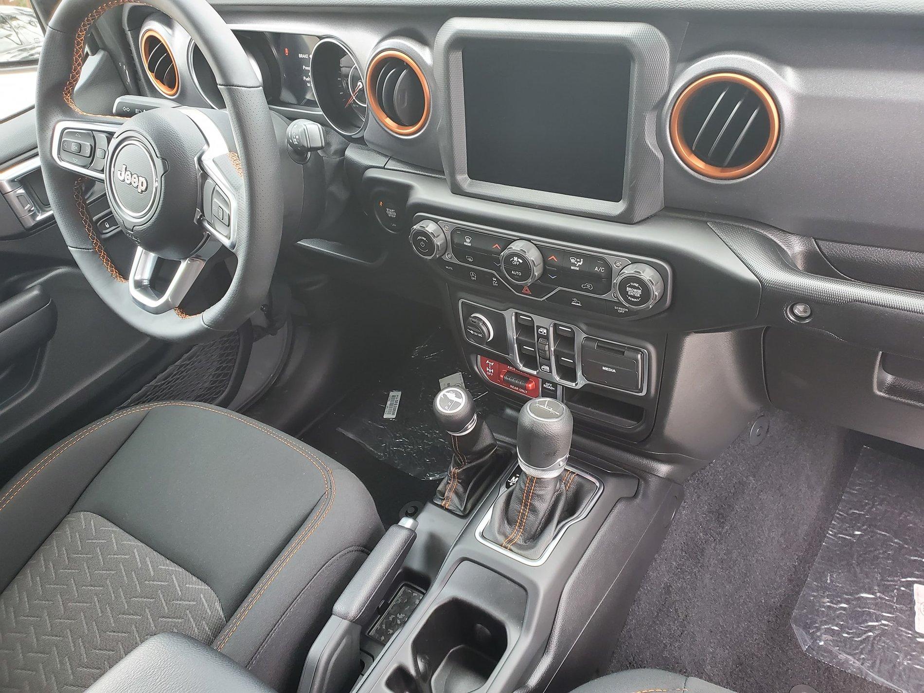 Jeep Gladiator Negotiating a 2020 Mojave : Thoughts? INTERIOR