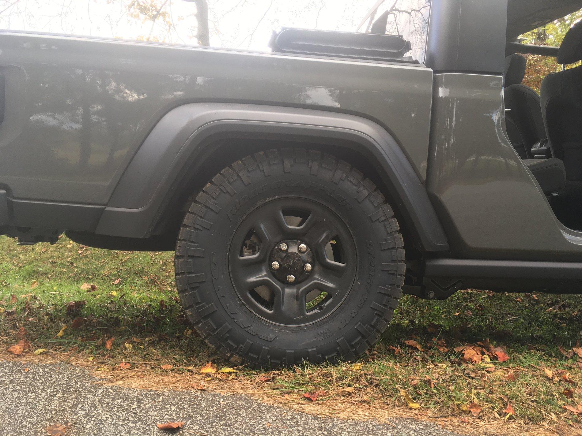 Jeep Gladiator bigger tires on unlifted Sport S IMG_6034.JPG