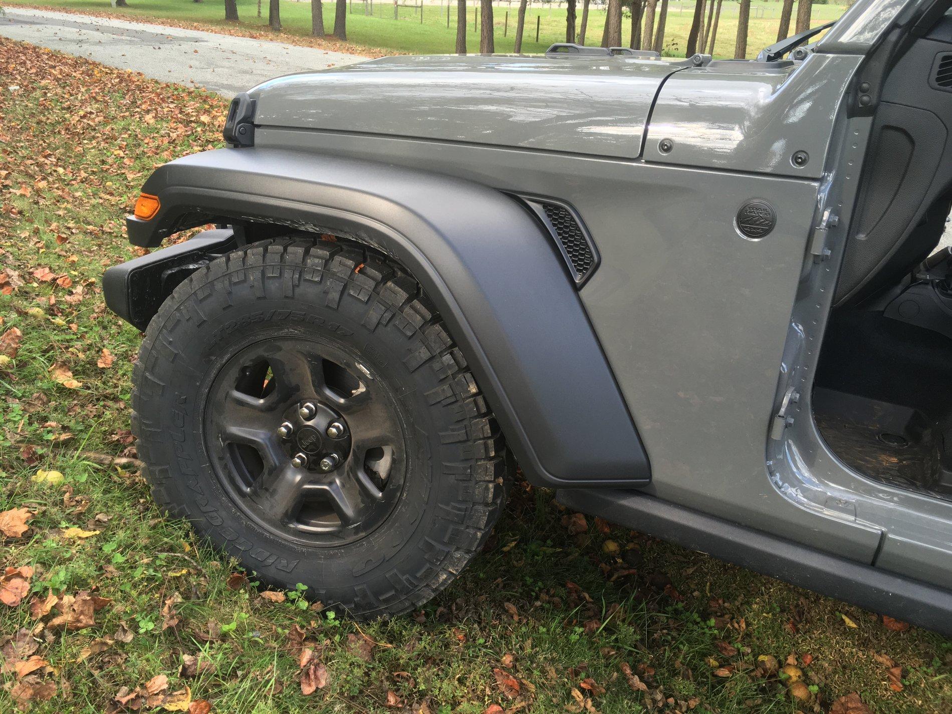 Jeep Gladiator bigger tires on unlifted Sport S IMG_6032.JPG