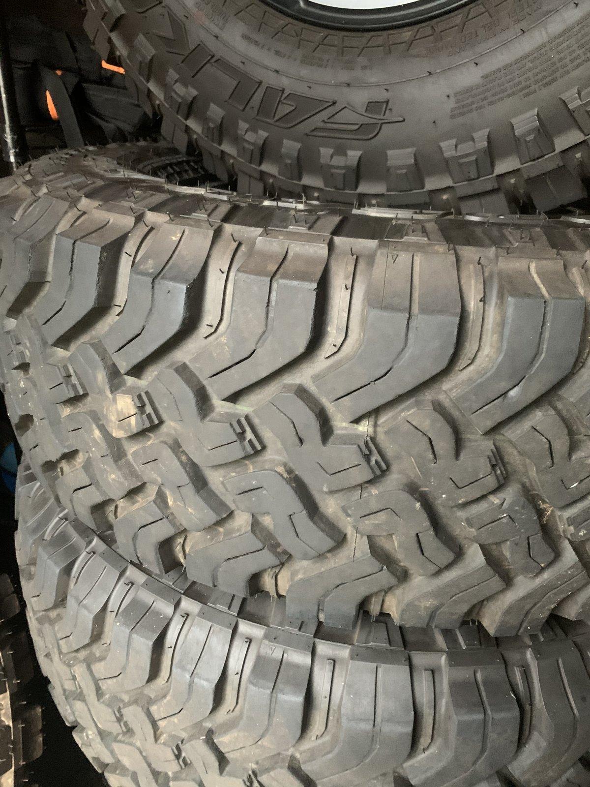 Jeep Gladiator MOJAVE factory tires and rims MUD TERRAINS TPMS sensors included $850 BF060643-71A0-4BF8-A755-1673B07BD55F