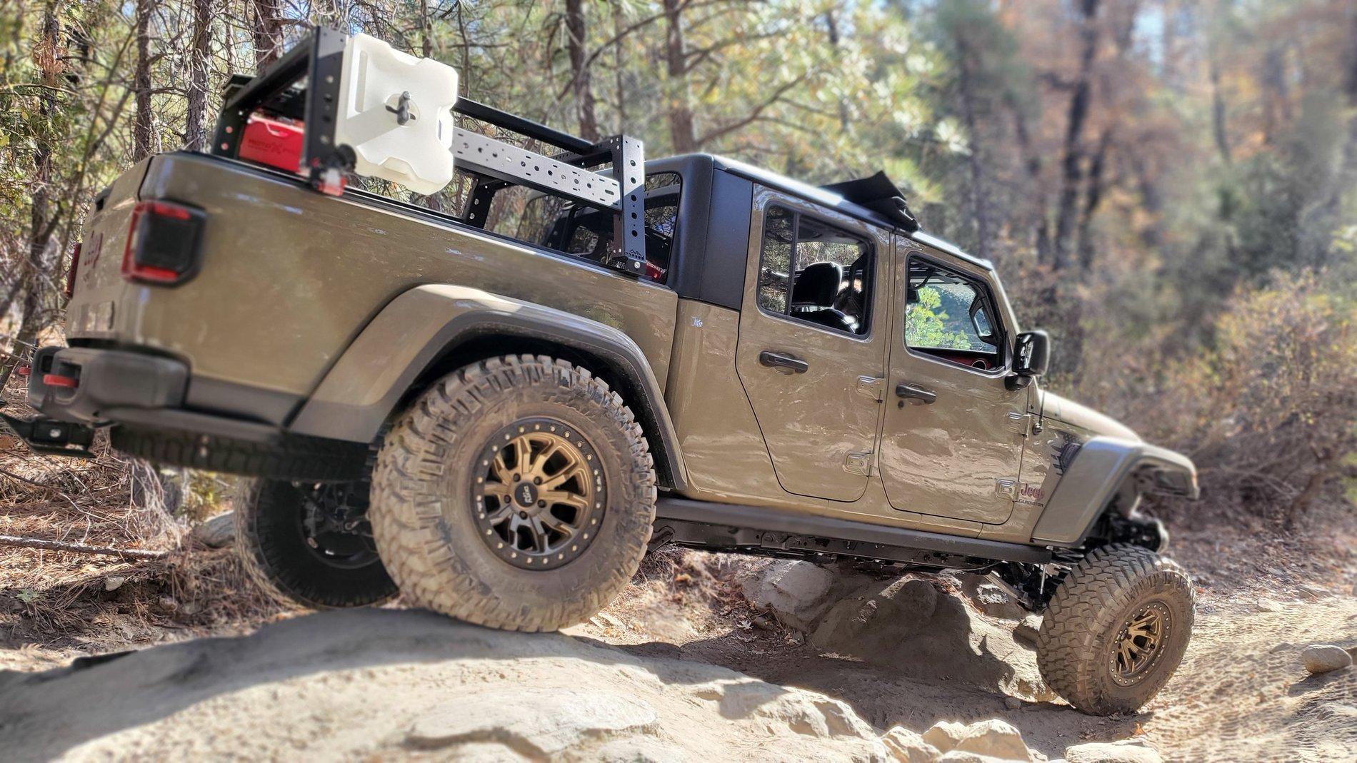 Jeep Gladiator Lets see those 17" RIMS ! 20201024_150327