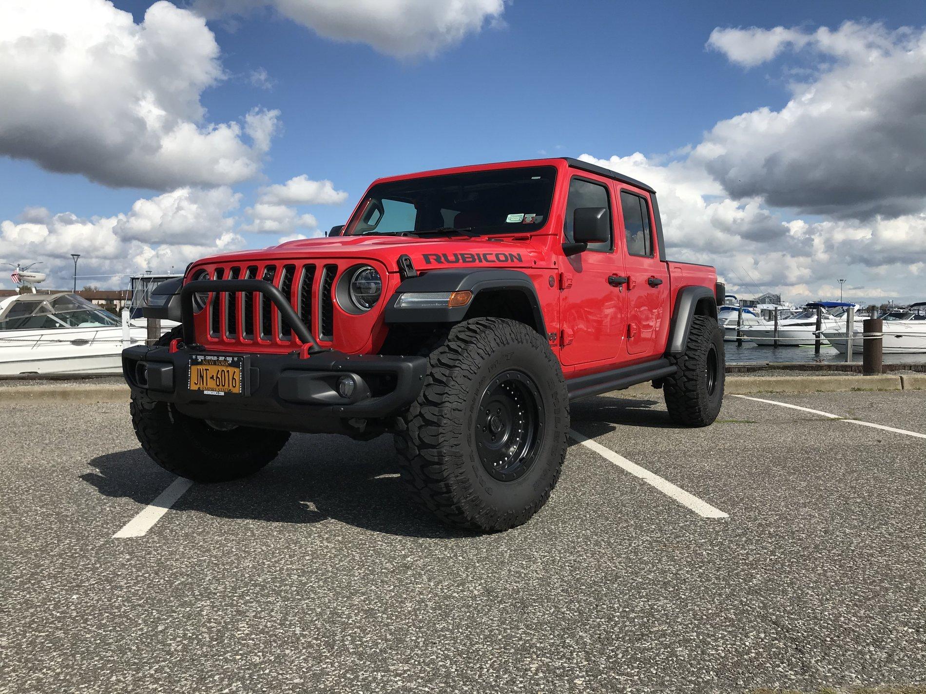 Jeep Gladiator Lets see those 17" RIMS ! FE7CD574-CFE8-4034-B2FF-D2134332D2B9