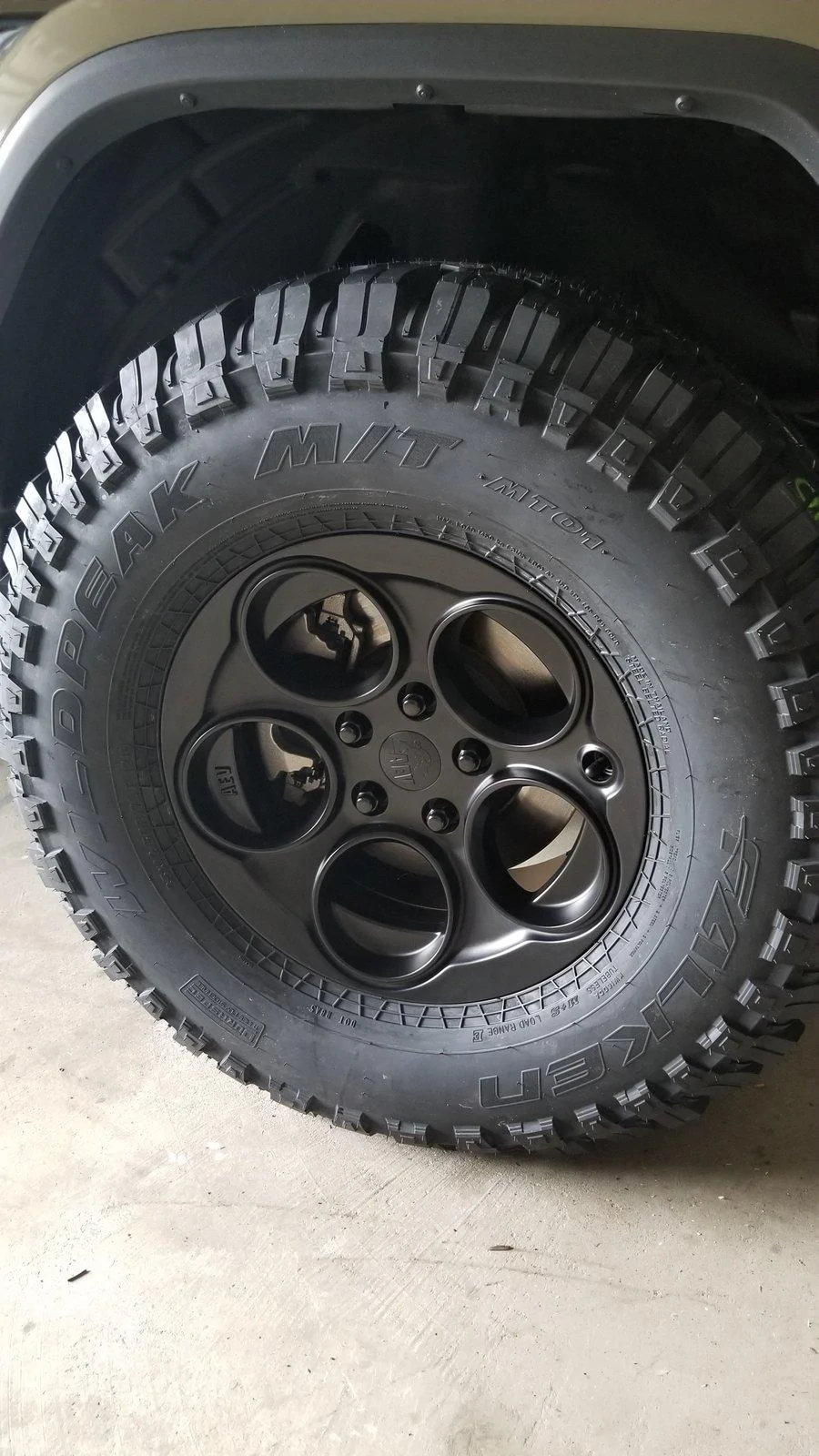 Jeep Gladiator Lets see those 17" RIMS ! 20200804_140332